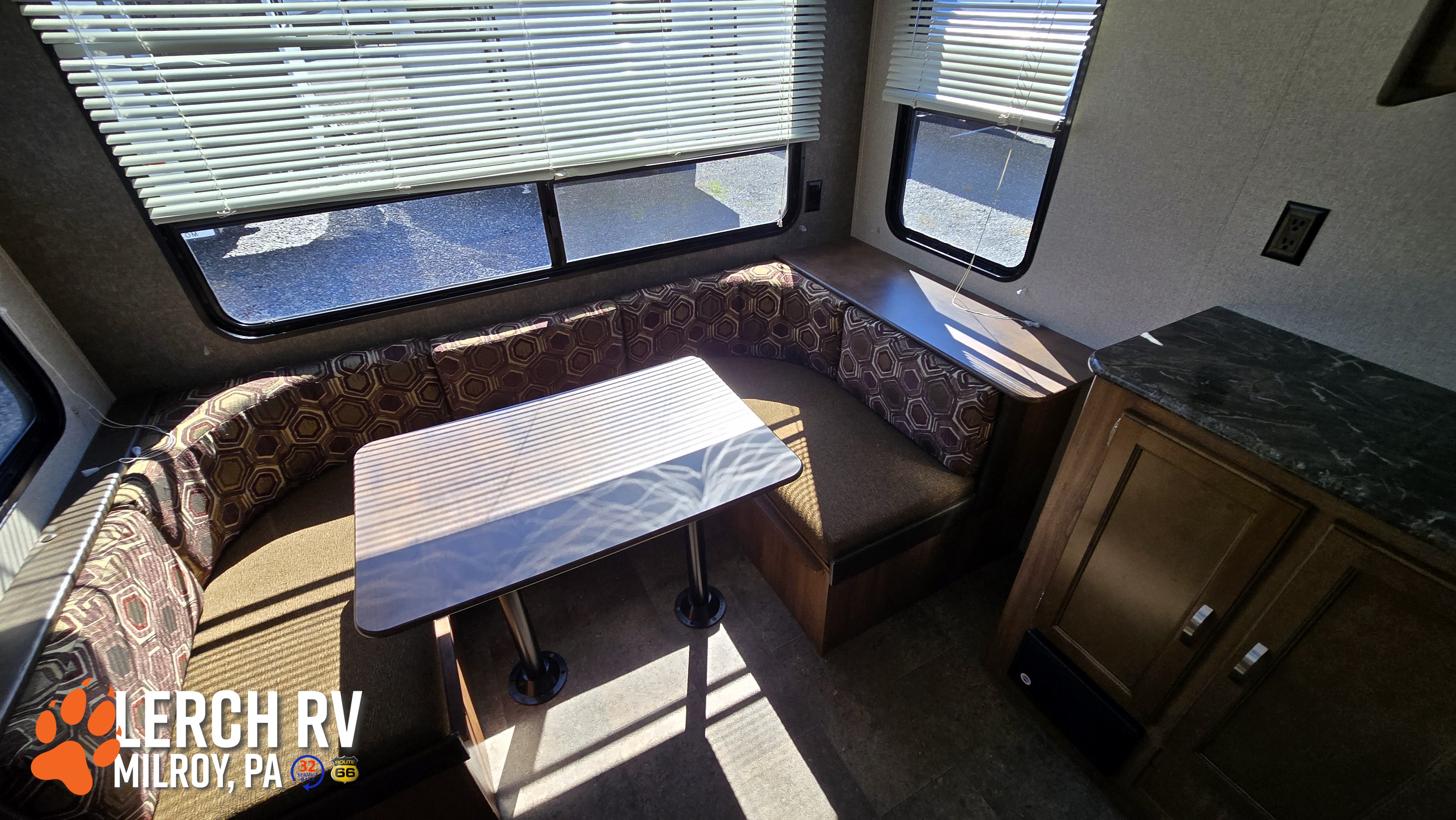 2018 Keystone Springdale Summerland Mini 1750RD - Image 10