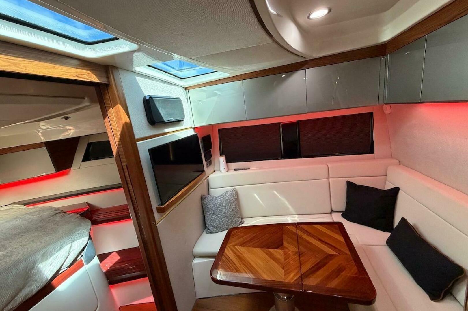 2021 Boston Whaler 405 Conquest - Image 28