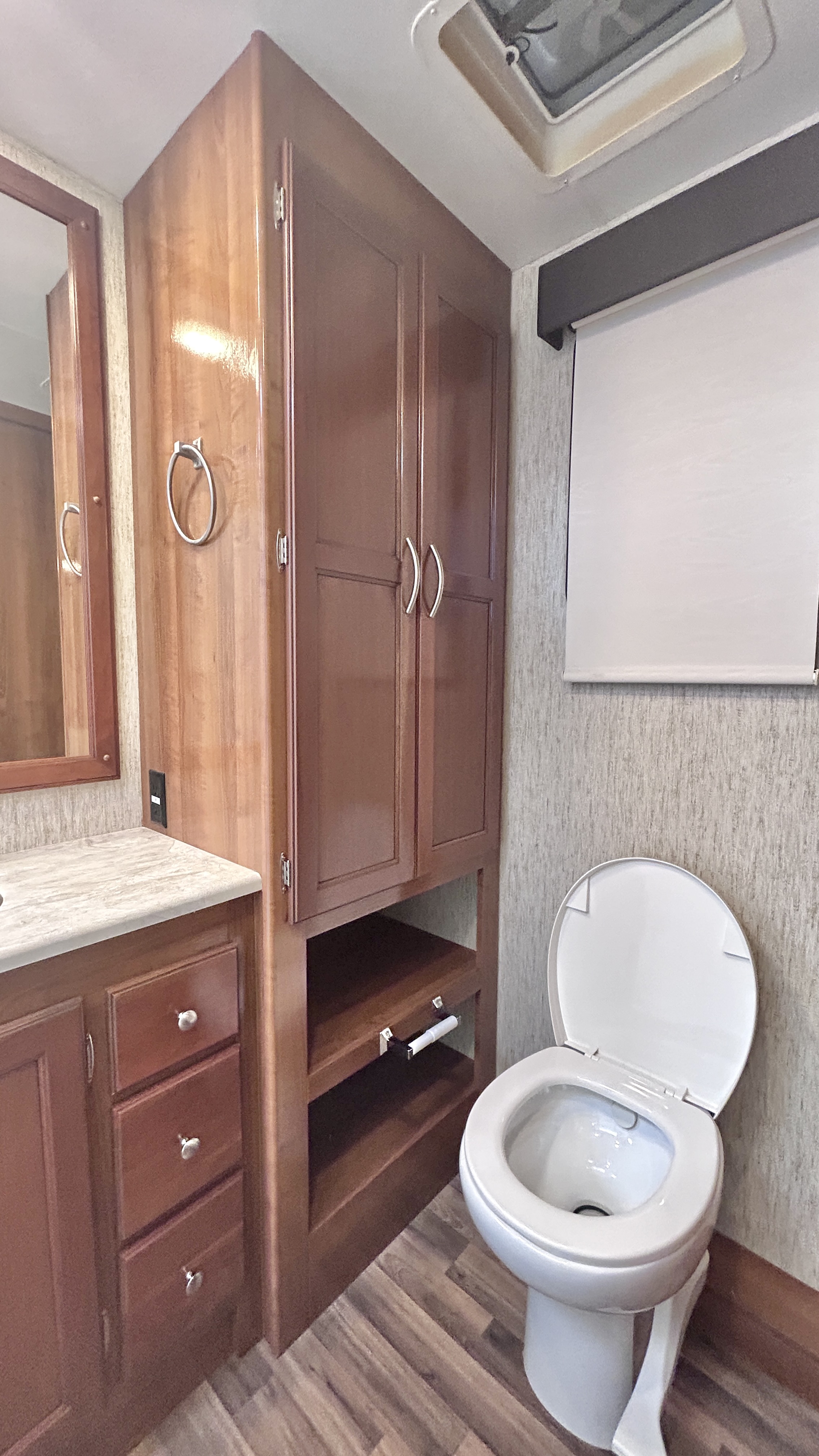 2019 Coachmen Mirada 35BH - Image 23