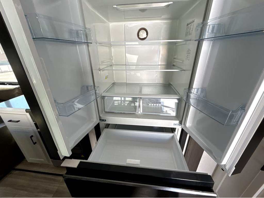 2026 VENTURE RV SPORTTREK 353VIK - Image 18