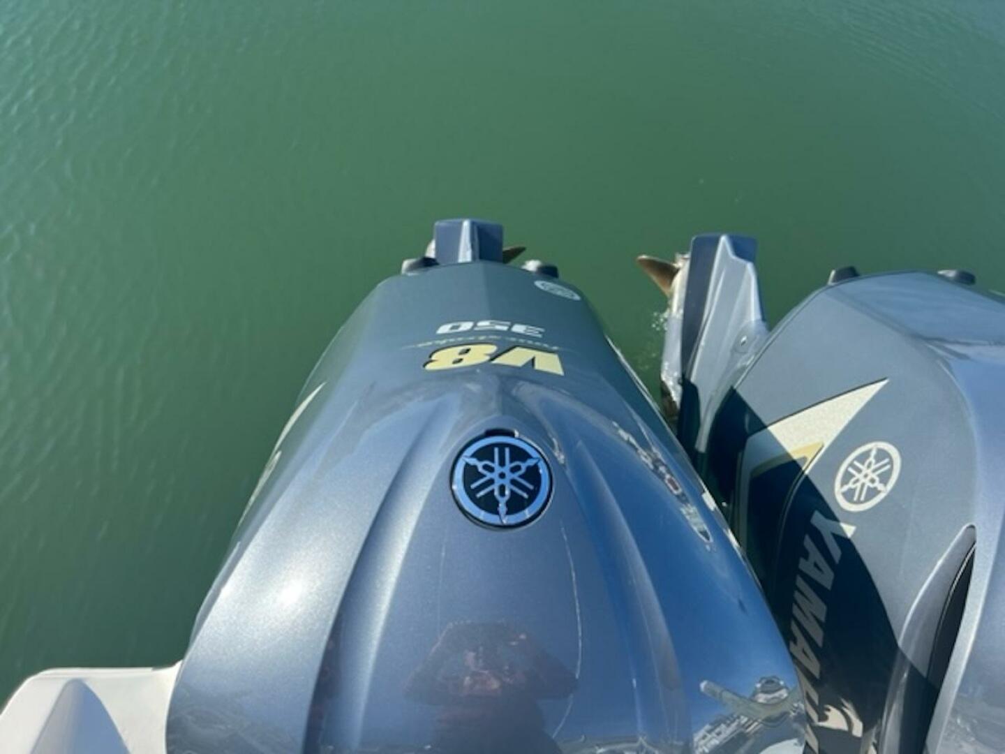 2008 Spectre 34 Center Console - Image 14