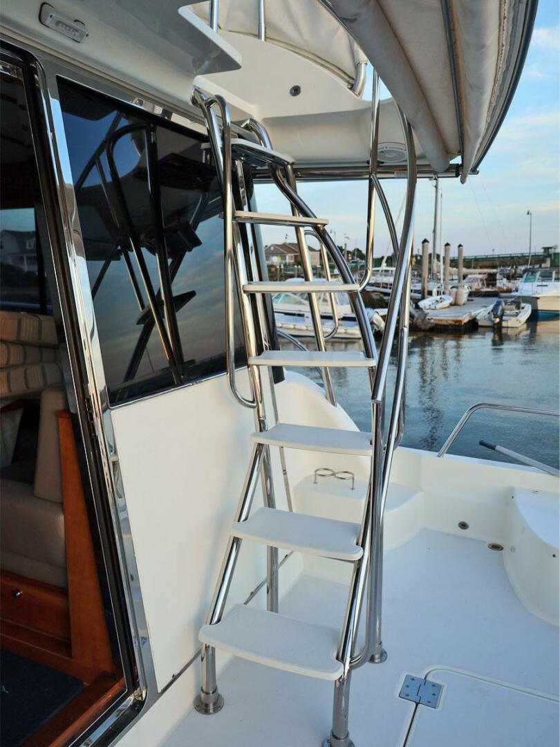 2018 Sabre 48 Flybridge Sedan - Image 6