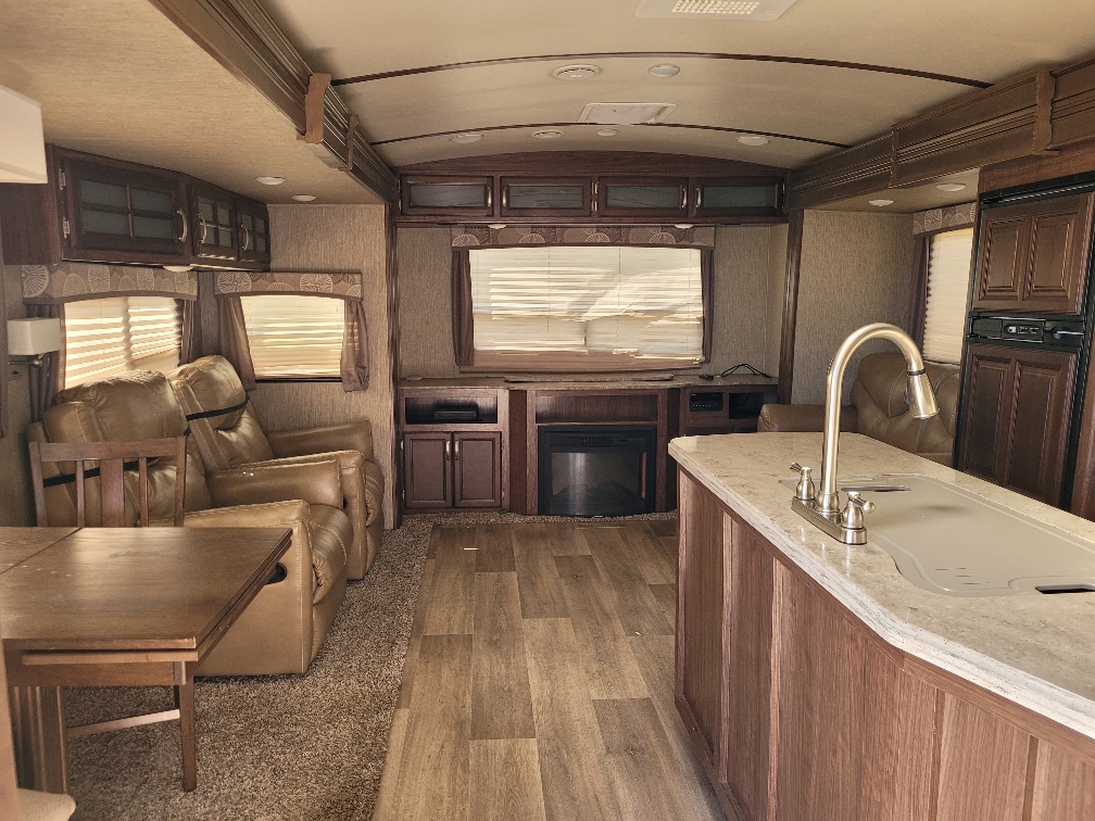 2016 Dutchmen Denali 287 RE - Image 5