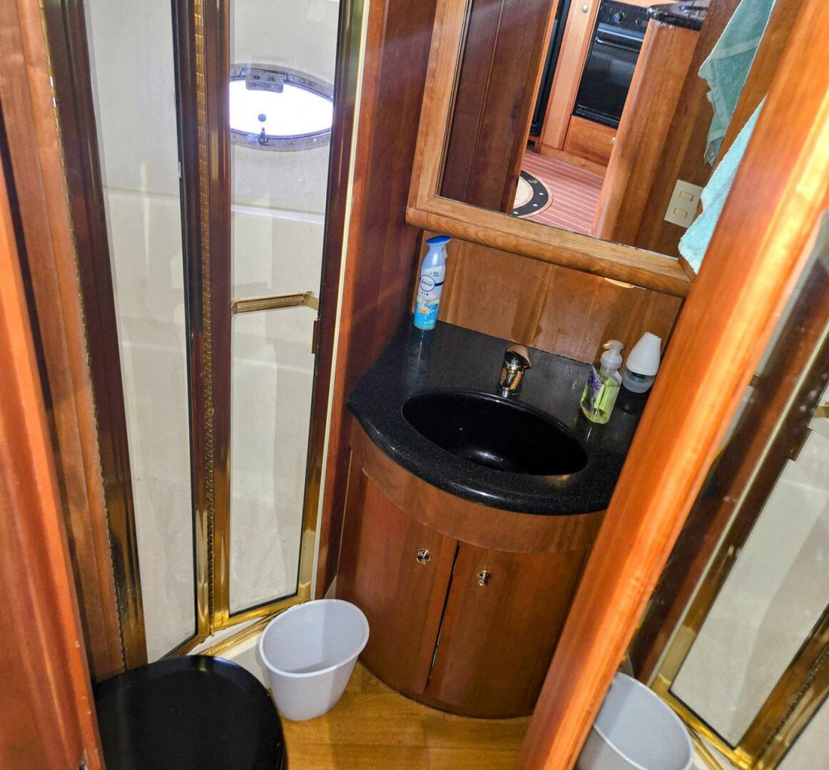 2003 Silverton 392 Aft Cabin Motor Yacht - Image 13