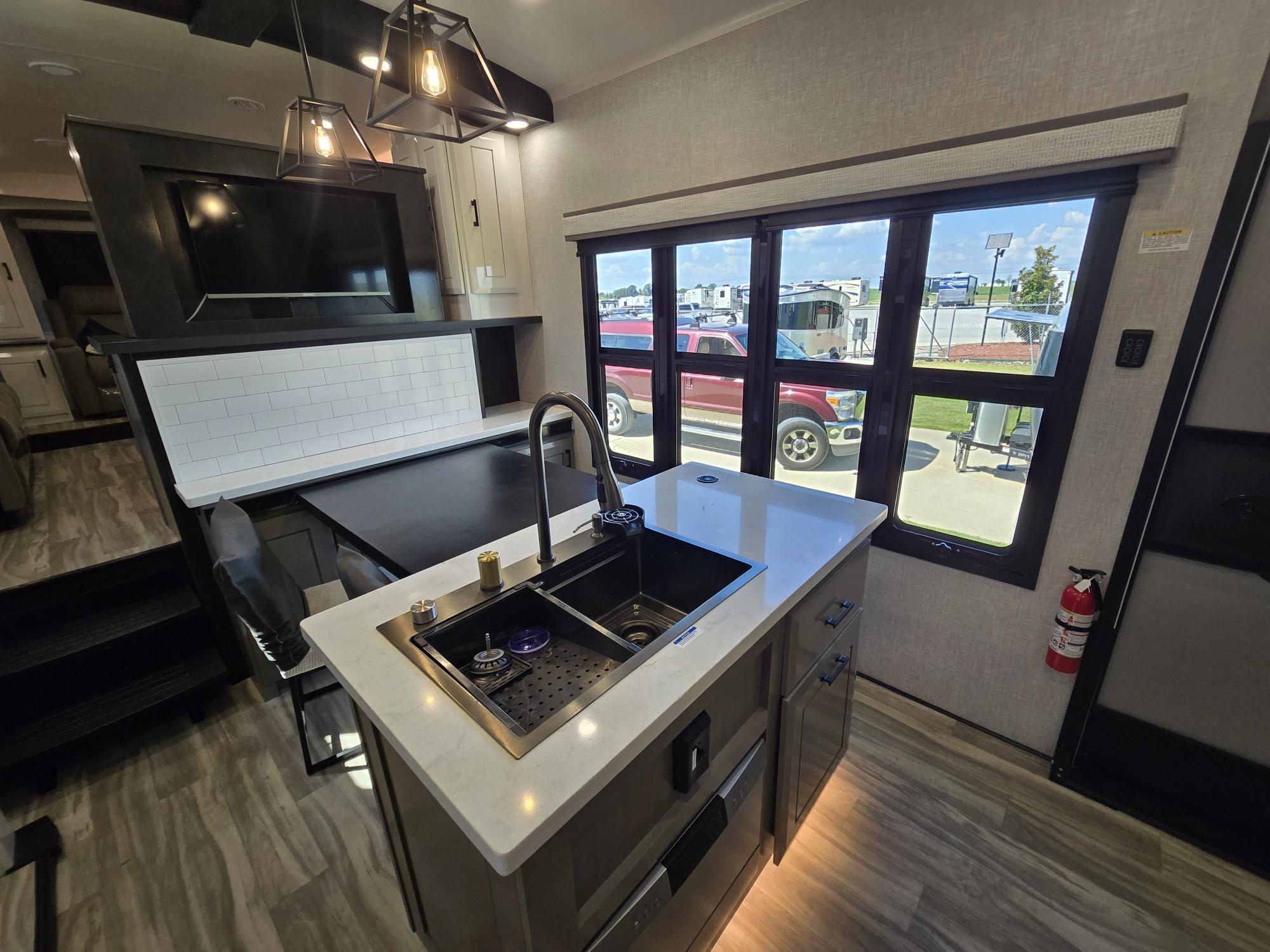 2025 JAYCO PINNACLE 38FLGS - Image 33
