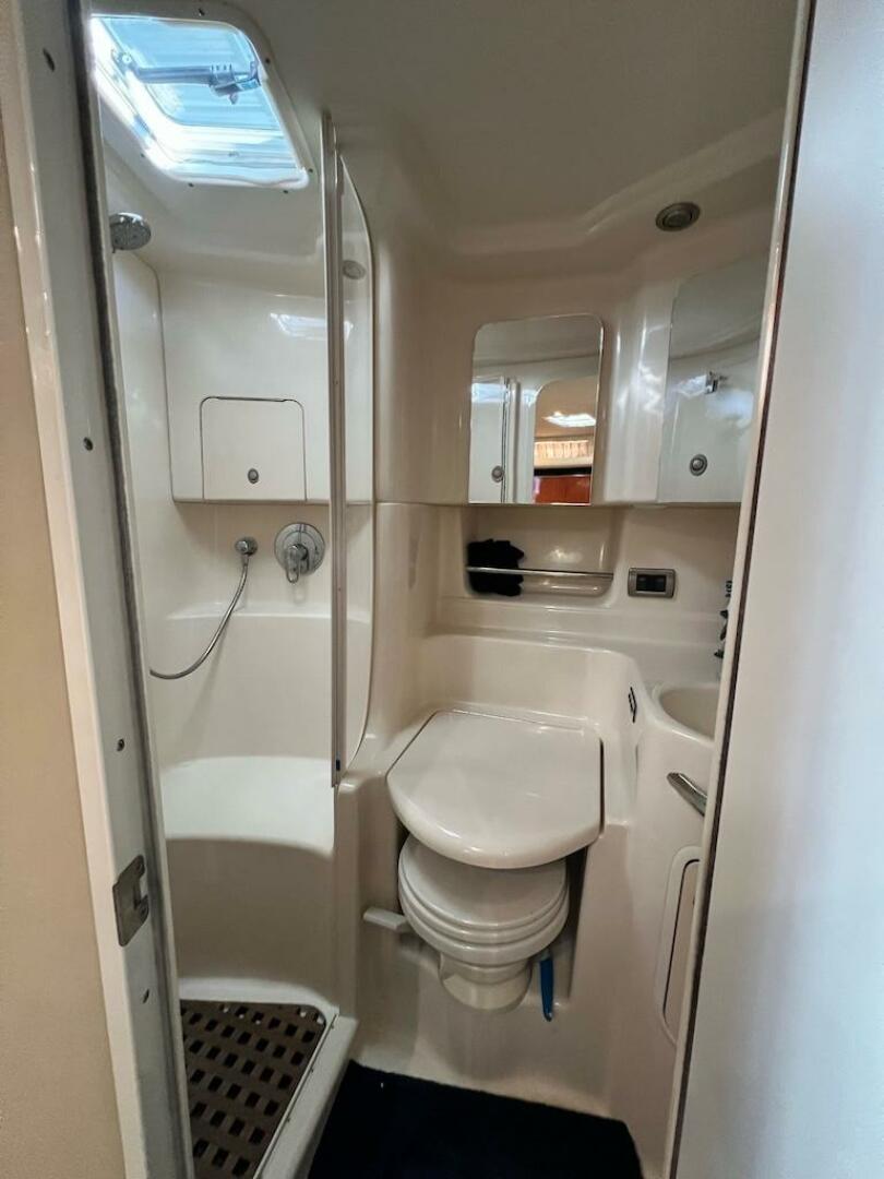 2004 Sea Ray 380 Sundancer - Image 38