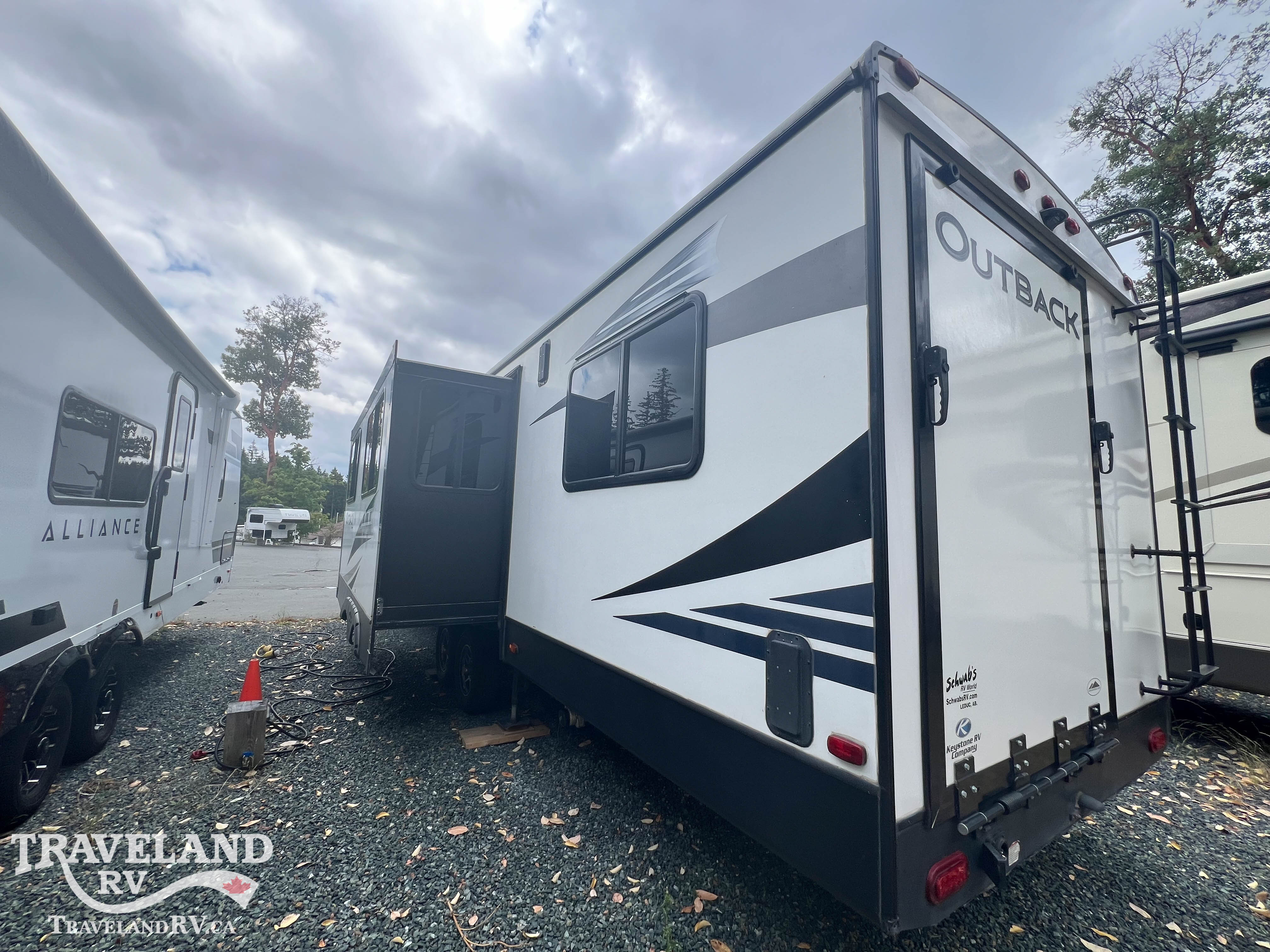 2020 Keystone Outback 335CG - Image 4