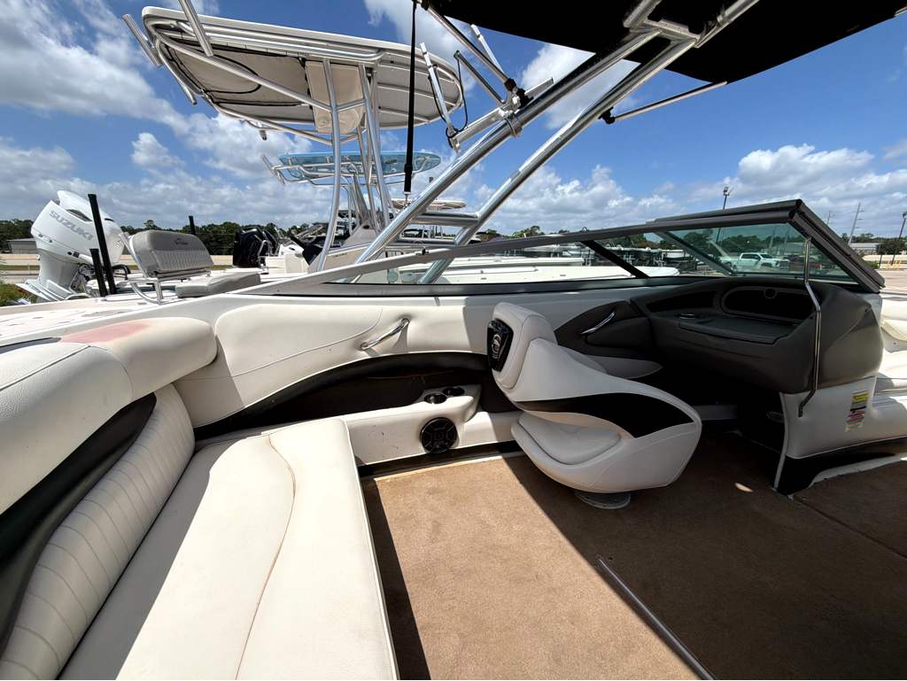 2011 CROWNLINE 21SS - Image 8