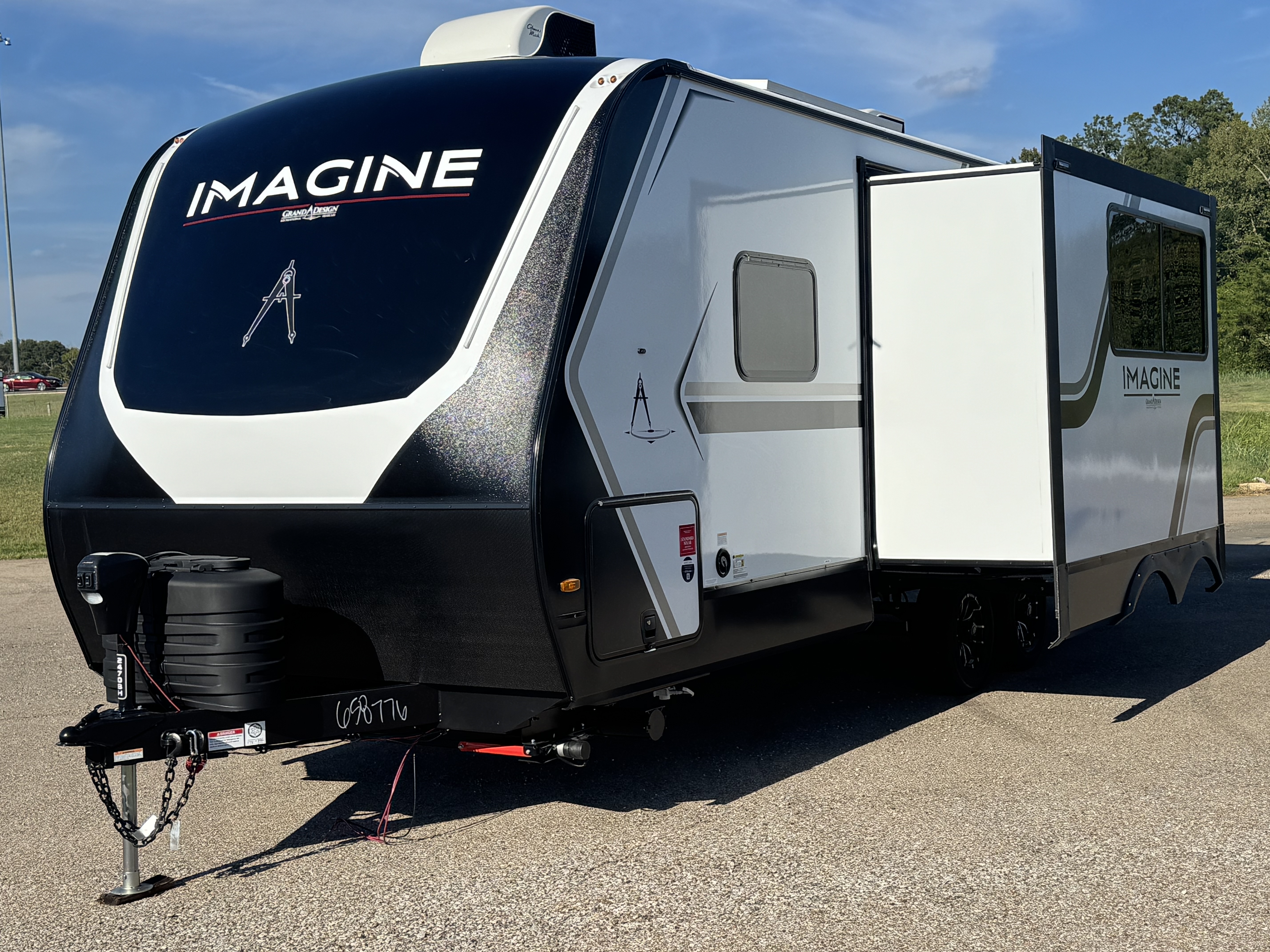 2027 GRAND DESIGN IMAGINE 2470BH - Image 2