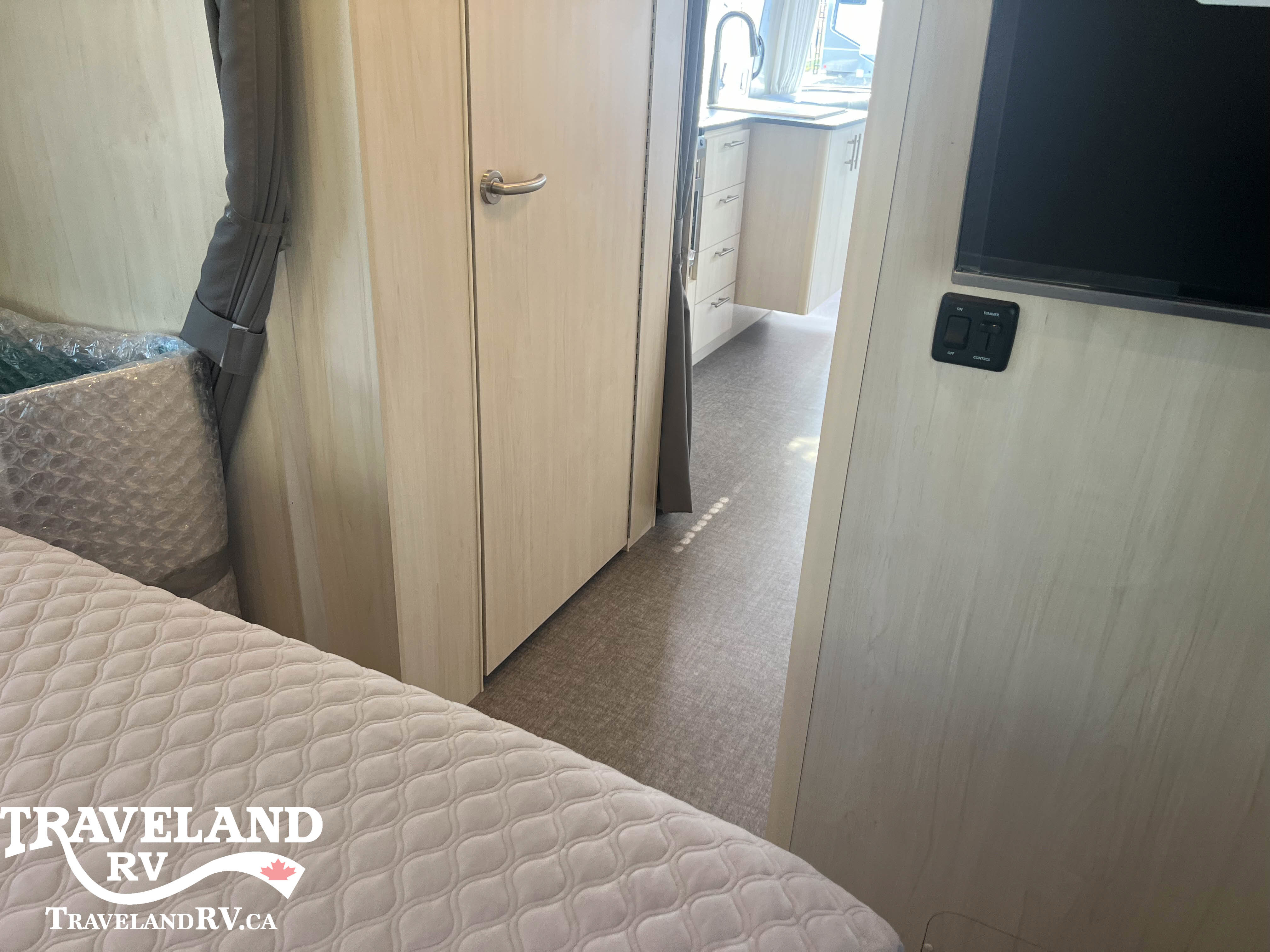 2026 Airstream Flying Cloud 27FB - Image 27