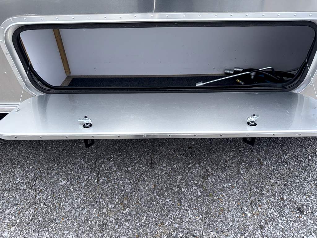2024 AIRSTREAM GLOBETROTTER 27FB TWIN - Image 9
