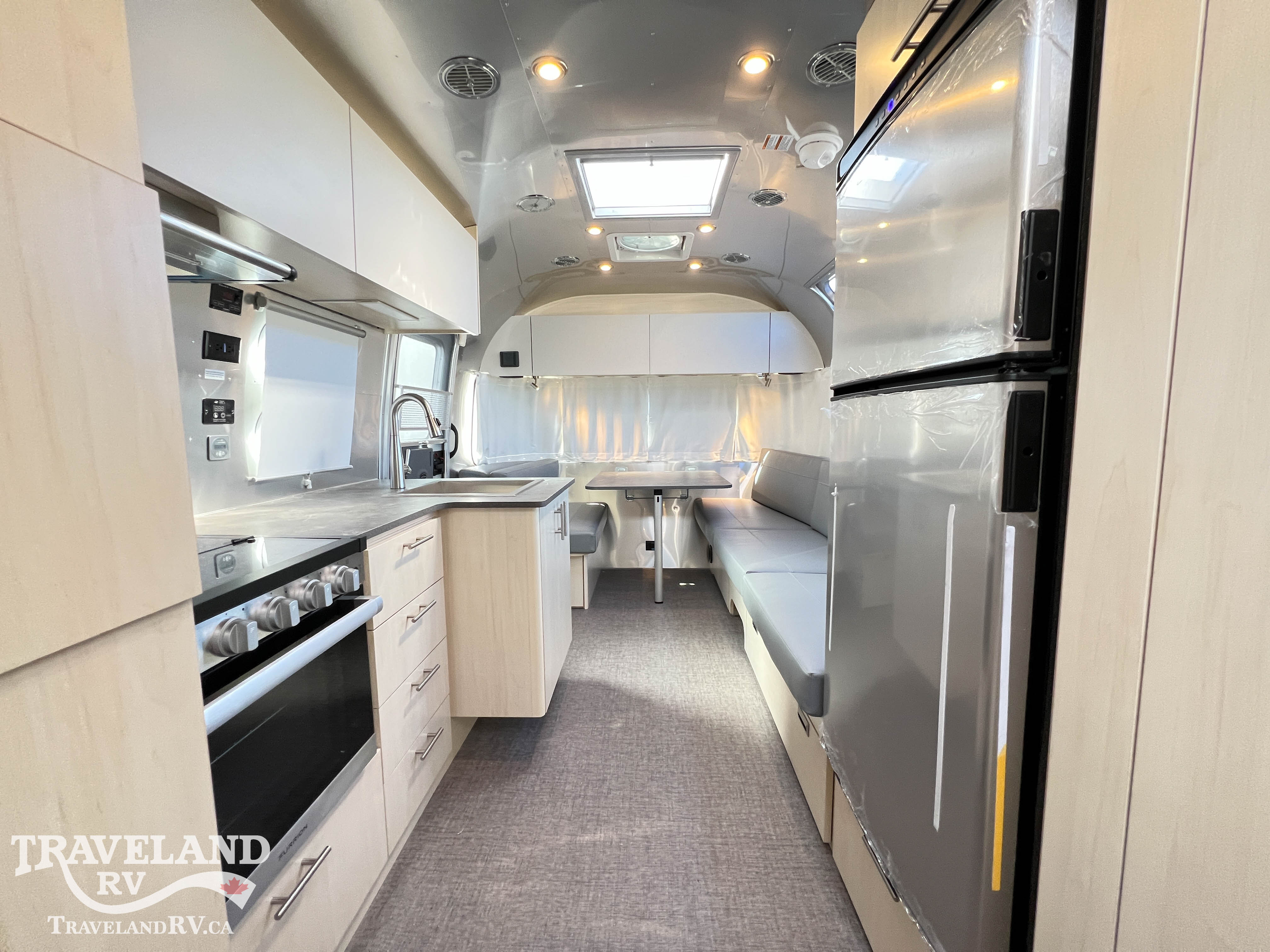 2026 Airstream Flying Cloud 27FB - Image 4