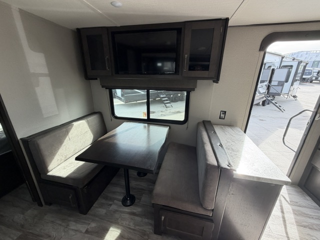 2021 GRAND DESIGN TRANSCEND XPLORER 240ML - Image 12