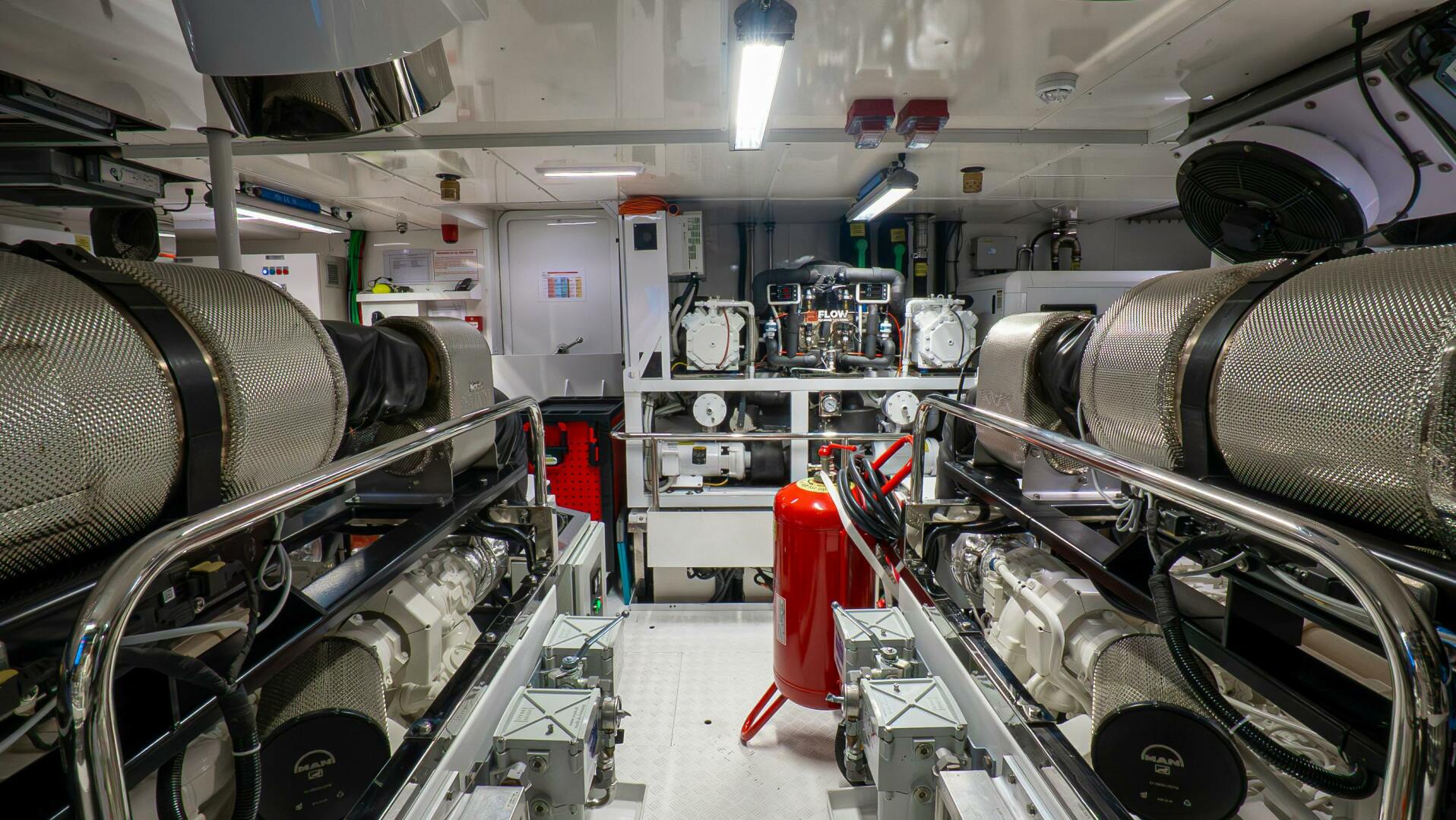 2025 Numarine Numarine 32XP - Image 18