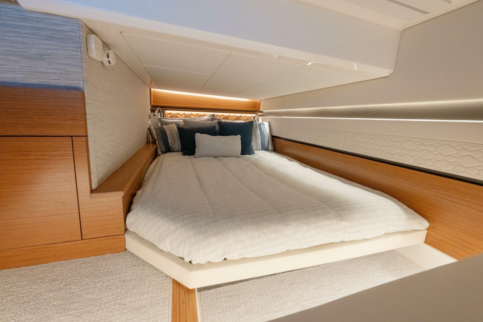 2025 Tiara Yachts 43 LE - Image 42