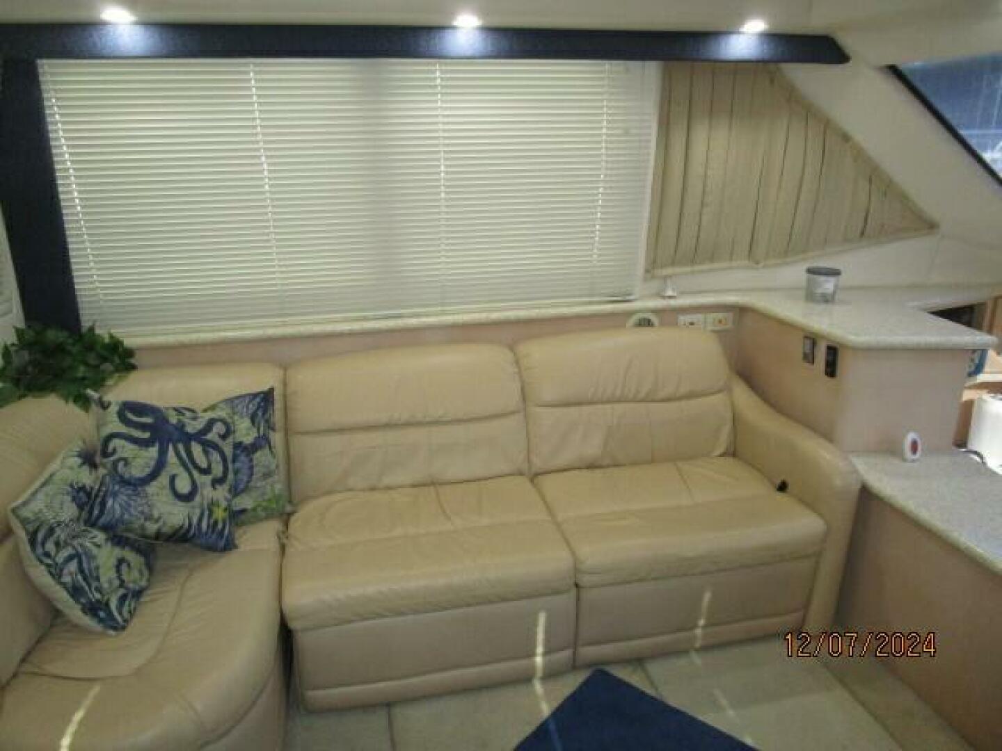 1999 Carver 40 Cockpit - Image 38