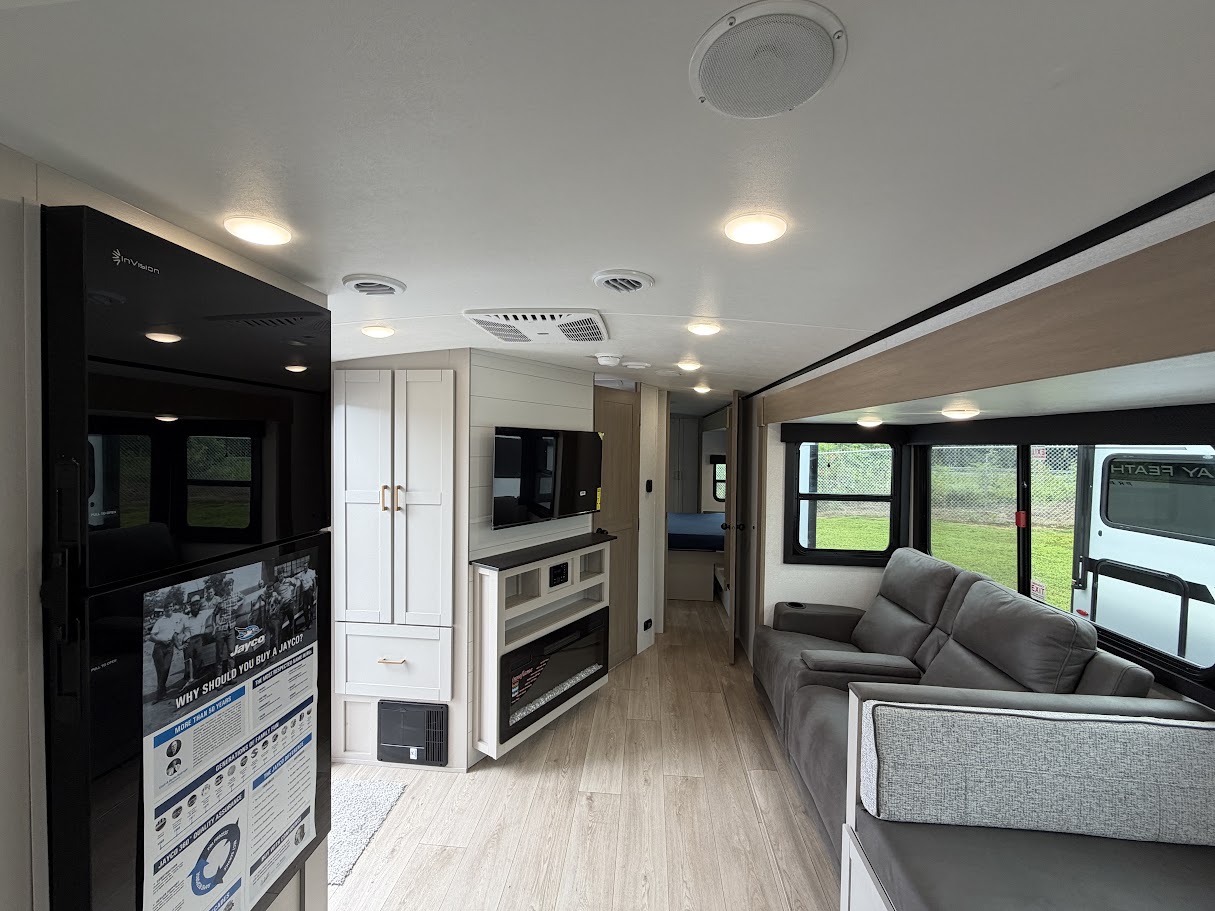 2027 JAYCO JAY FEATHER 26FK - Image 12