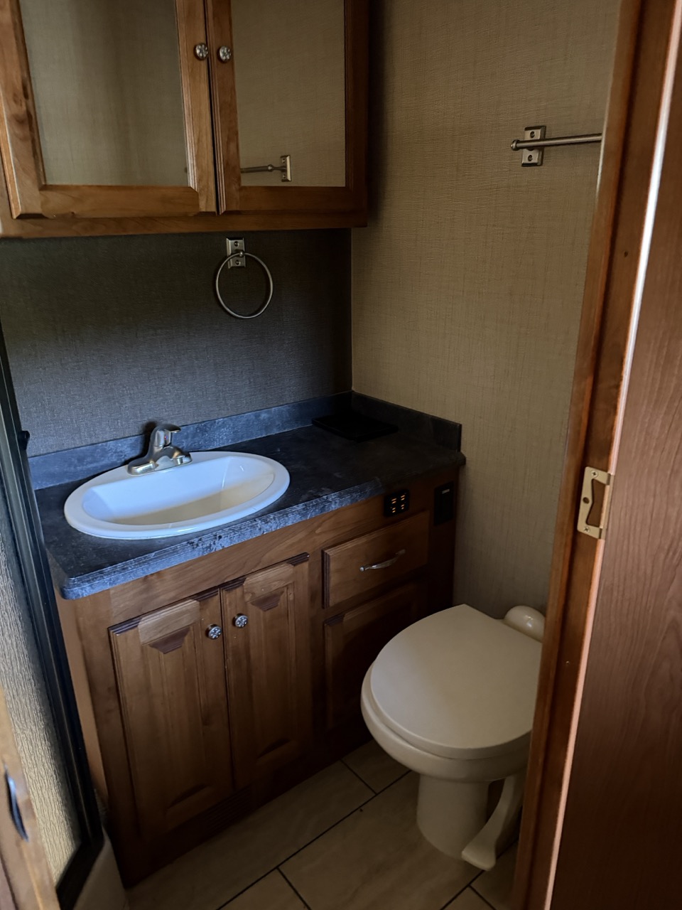 2016 Tiffin Allegro 35 QBA - Image 12