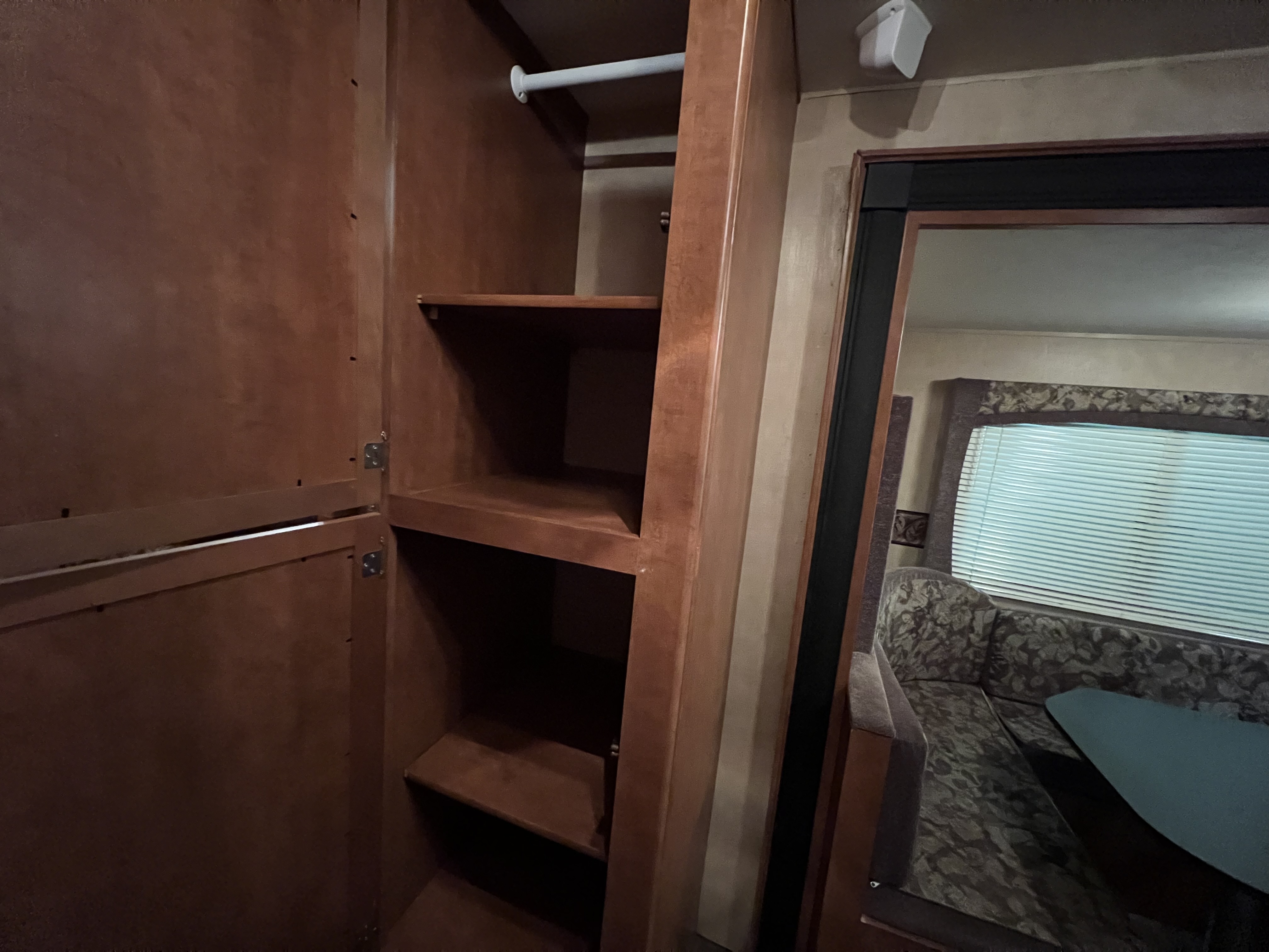 2011 SHASTA REVERE 32BHDS HMS - Image 18