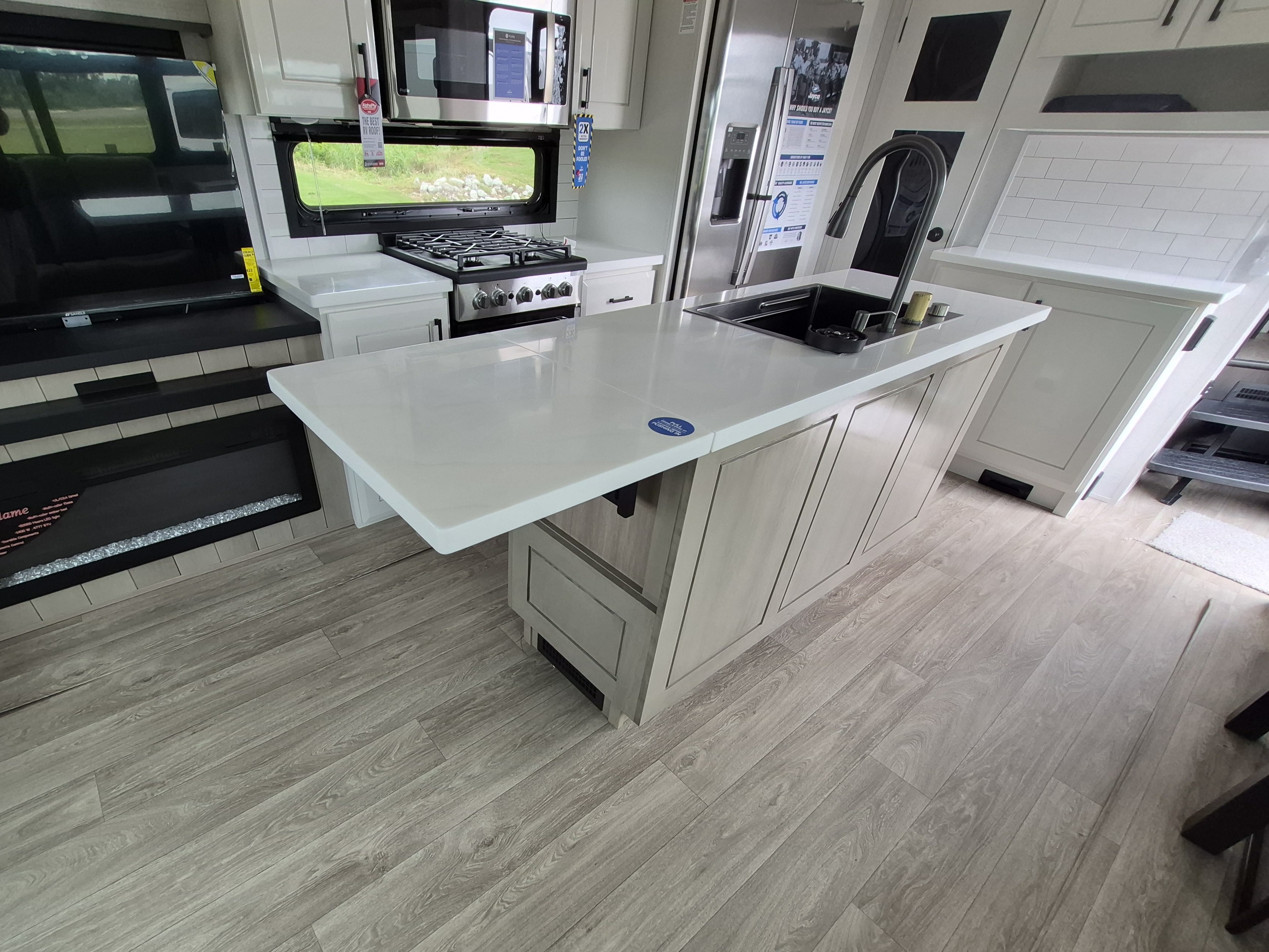 2027 JAYCO PINNACLE 32RLTS - Image 15