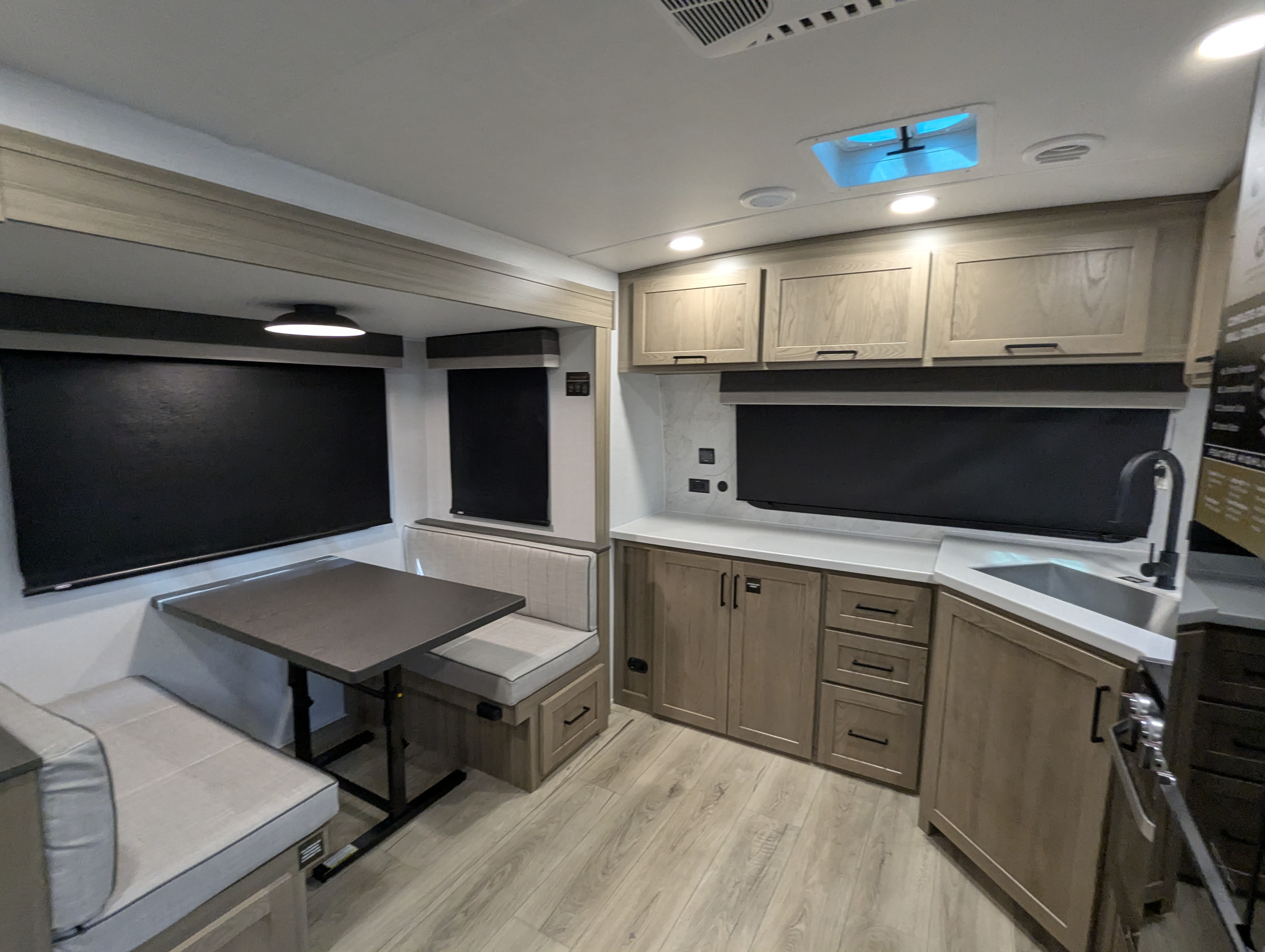 2027 Forest River Rockwood Ultra Lite 2608BS - Image 17