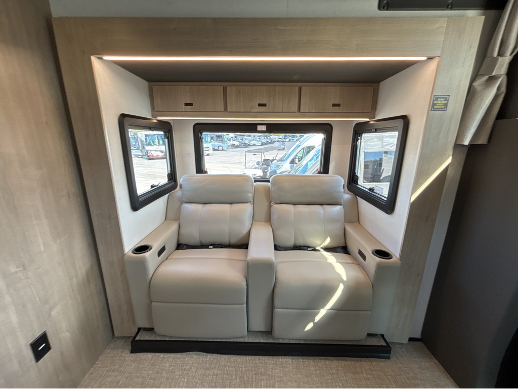 2026 Grand Design Lineage Series M 25TK - Image 11