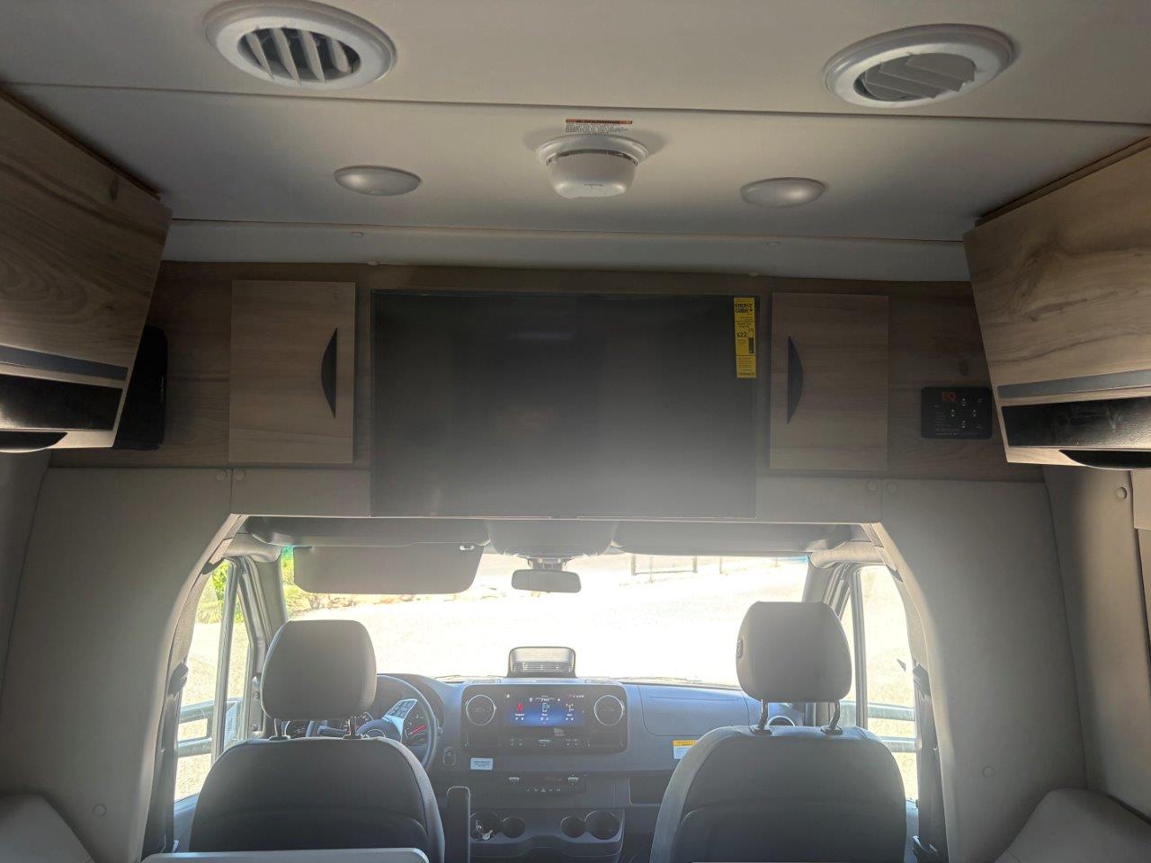 2027 Chinook Summit FTB - Image 3