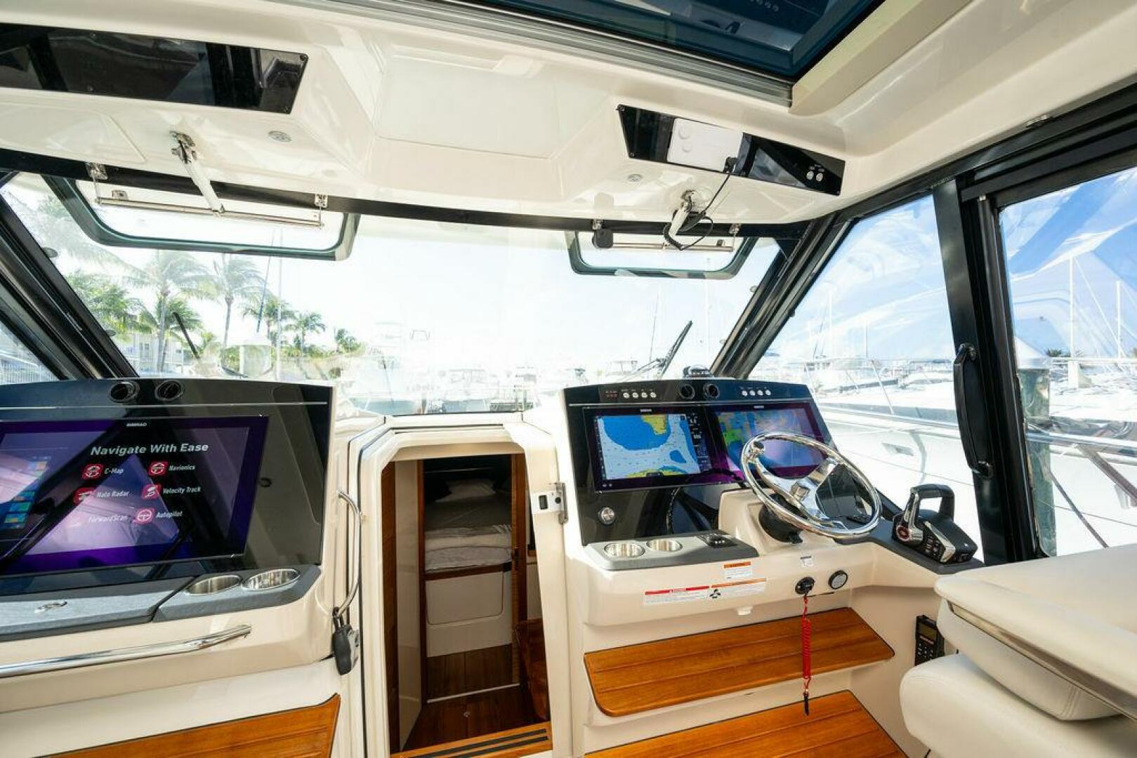 2023 Boston Whaler 405 Conquest - Image 27