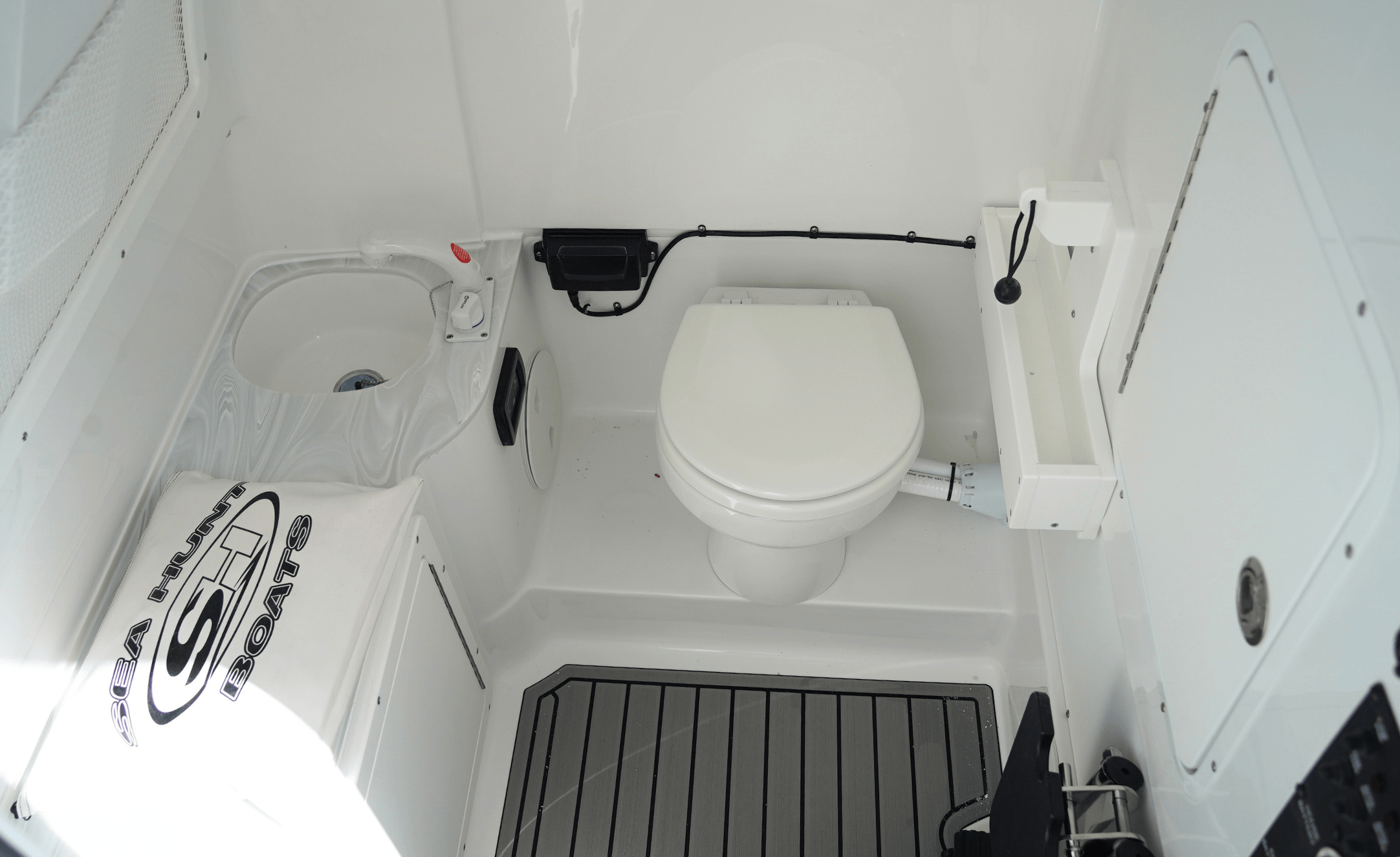 2026 Sea Hunt Gamefish 28FS - Image 23