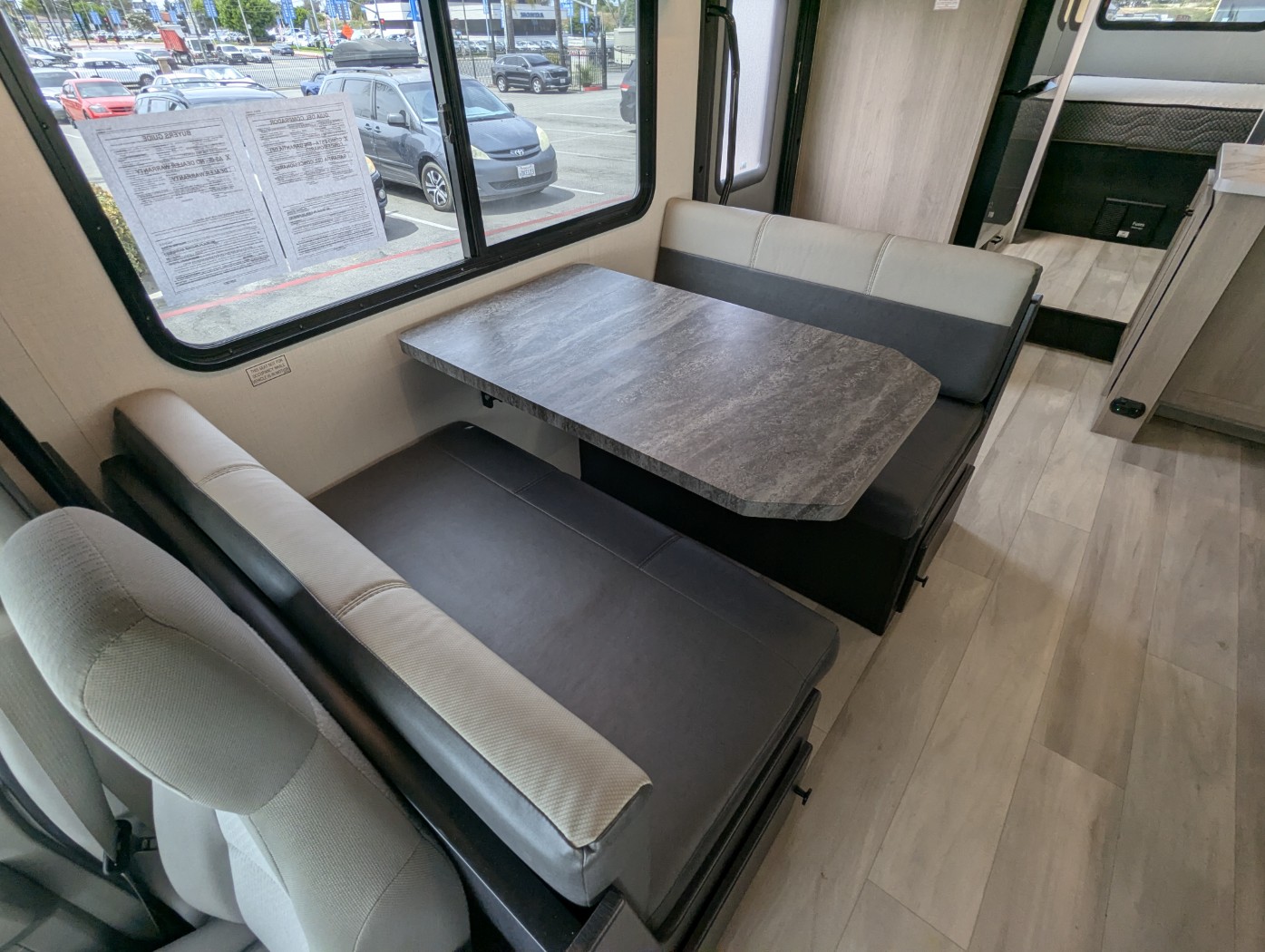 2026 FOREST RIVER SUNSEEKER 2750SLE - Image 17