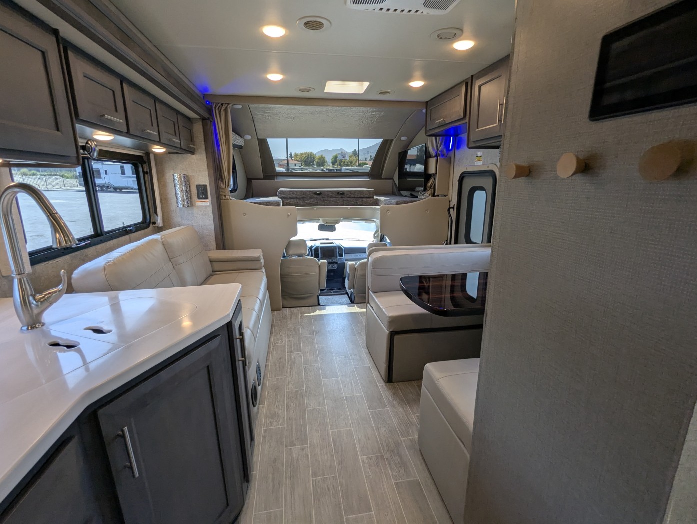 2021 Thor Motor Coach Omni SV34 - 4X4 - Image 28