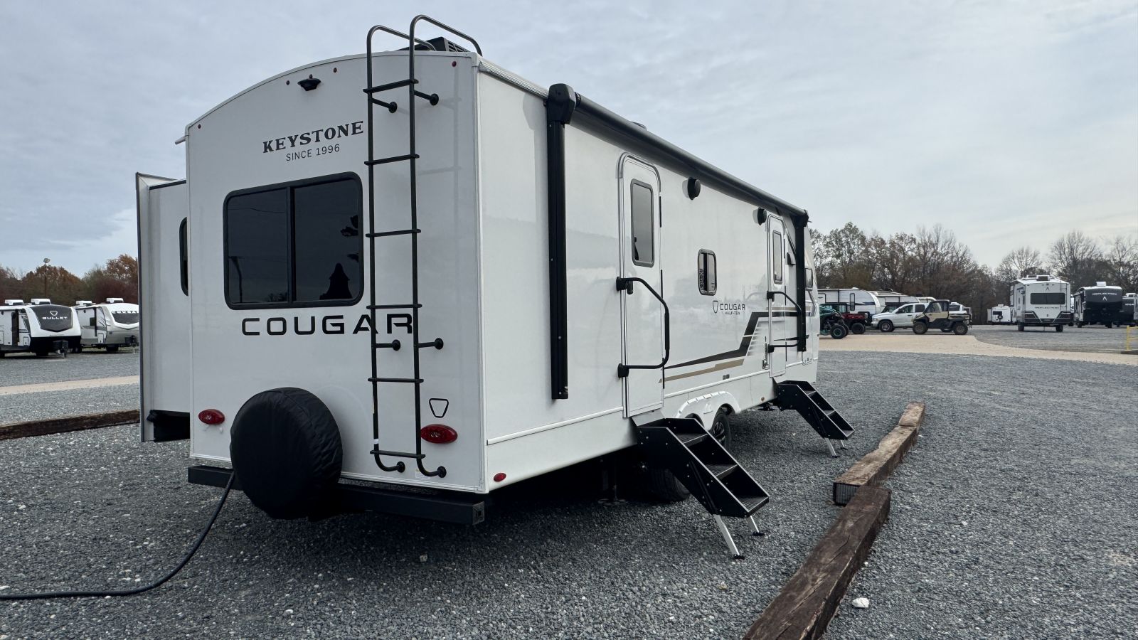 2026 Keystone Cougar Half-Ton 25FKD - Image 7