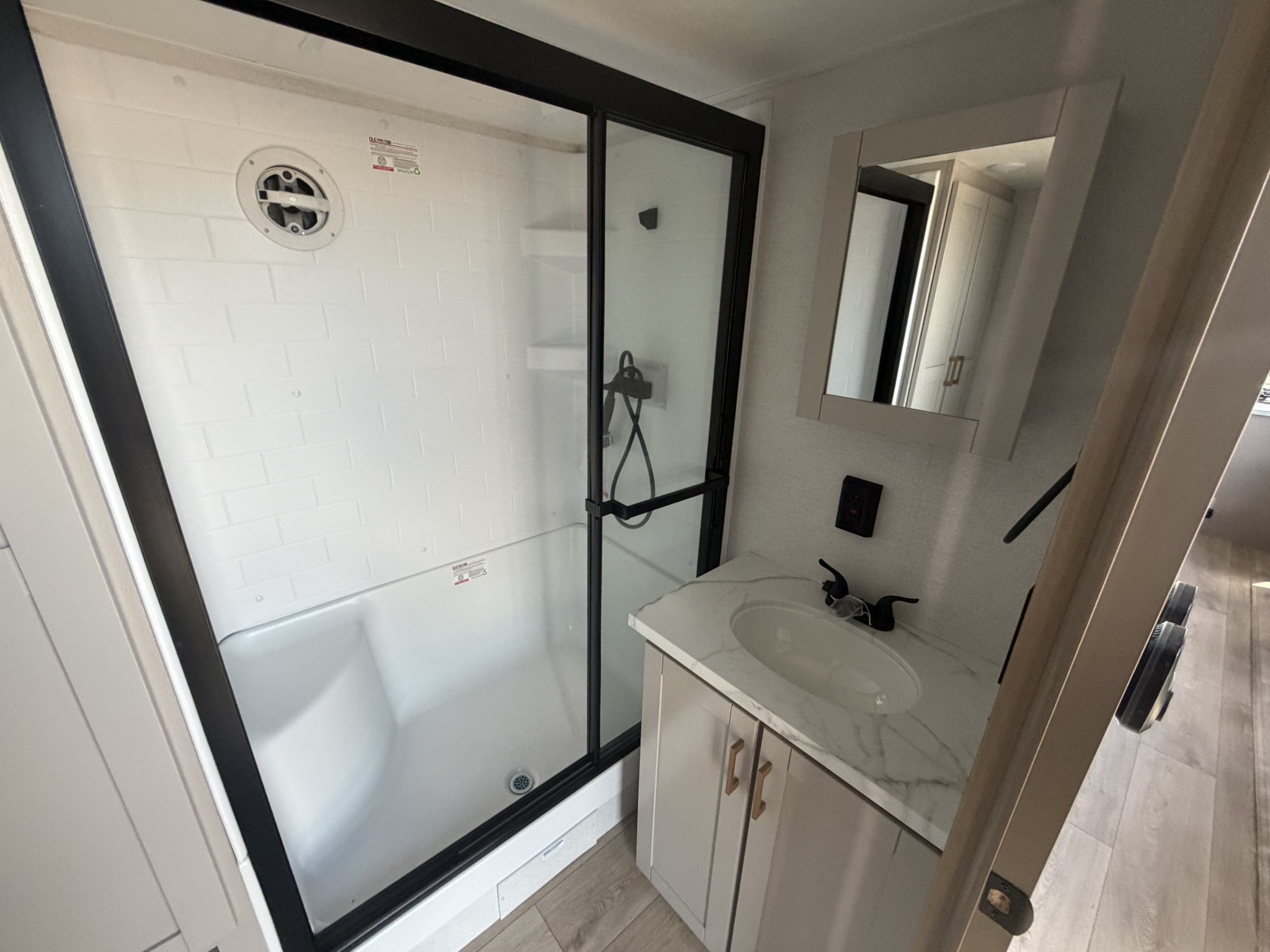2027 JAYCO JAY FLIGHT BUNGALOW 404LOFT - Image 31