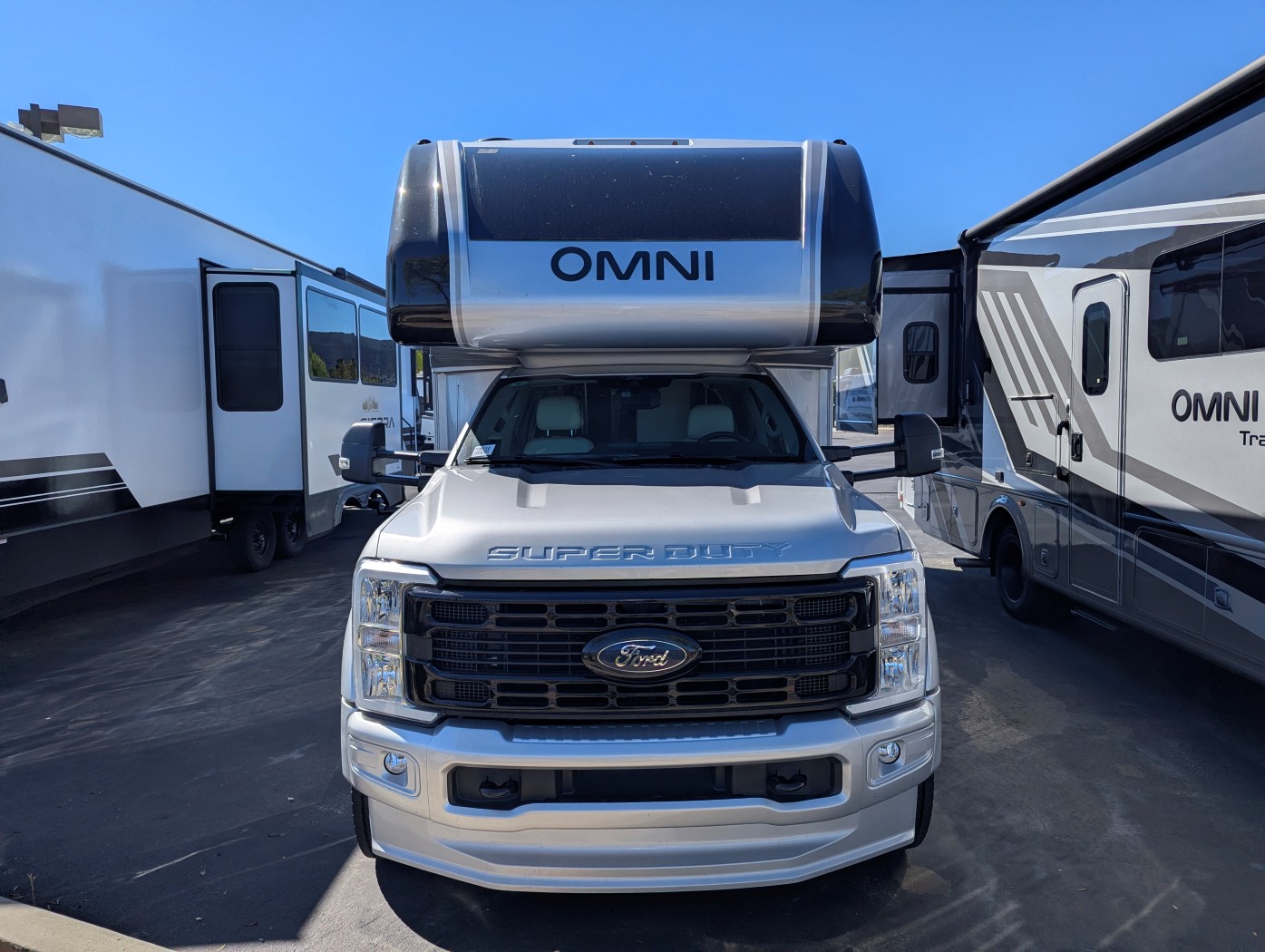 2026 Thor Motor Coach Omni Trail S29 - Image 2