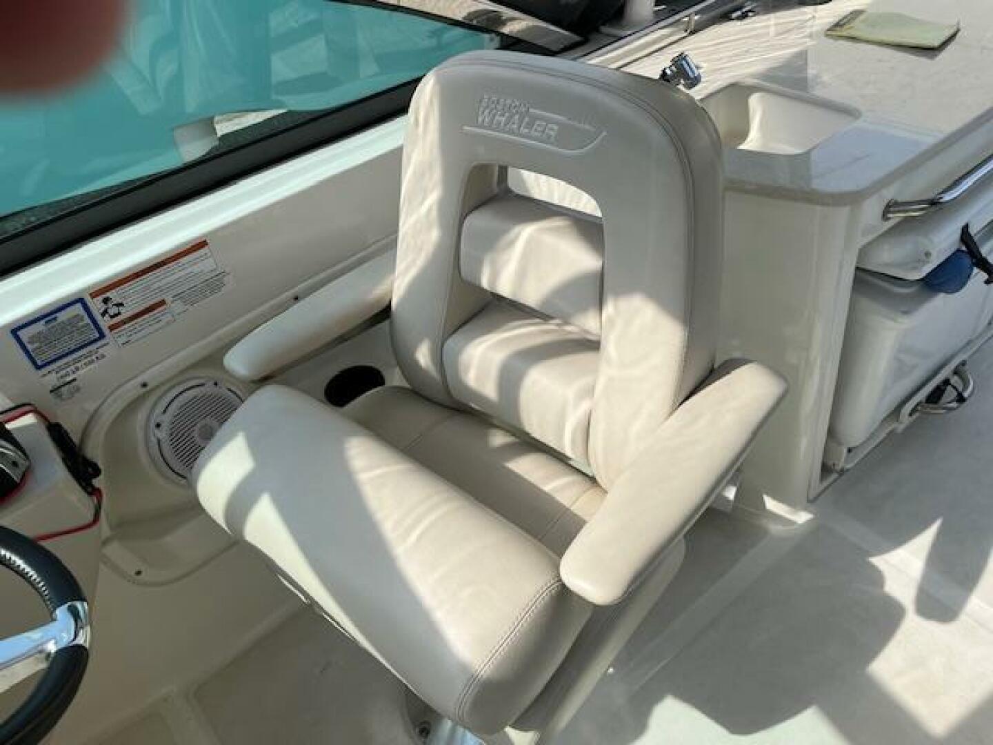 2018 Boston Whaler 270 Vantage - Image 26