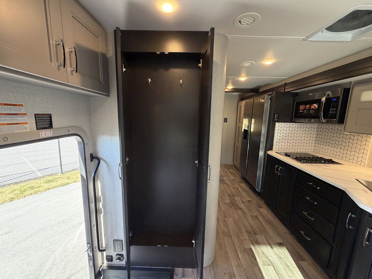 2026 THOR MOTOR COACH PASADENA 34XG - Image 21