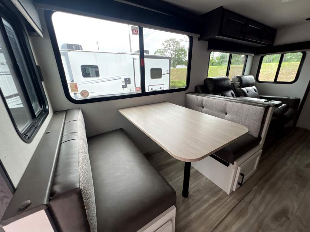 2026 VENTURE RV SPORTTREK 327VIK - Image 7