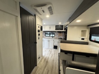 2026 VENTURE RV SPORTTREK STINGER 181VRK - Image 8