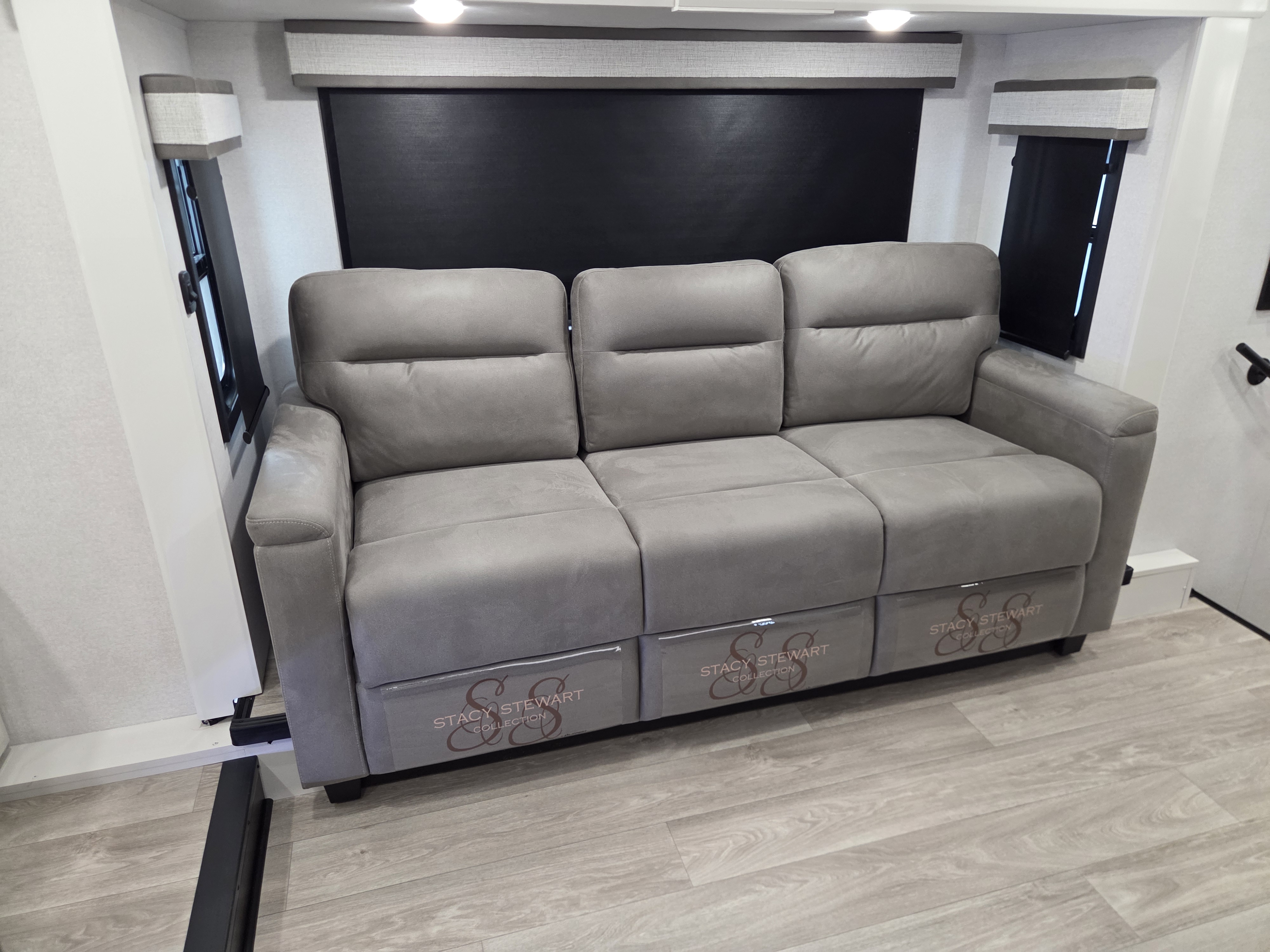 2027 Jayco Pinnacle 39FLOK - Image 17
