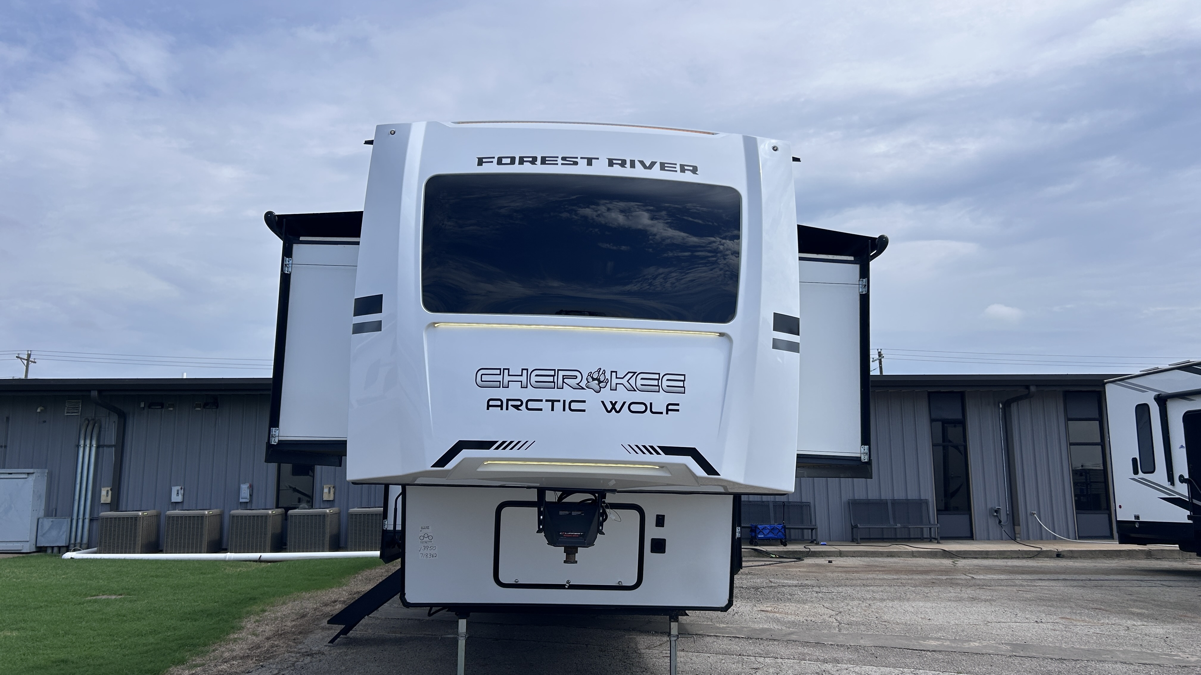 2025 Forest River ARCTIC WOLF 3950SUITE - Image 3