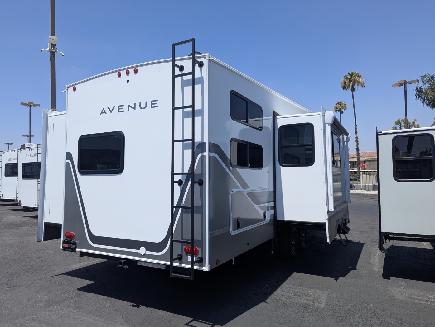 2027 Alliance RV Avenue 30BH - Image 11