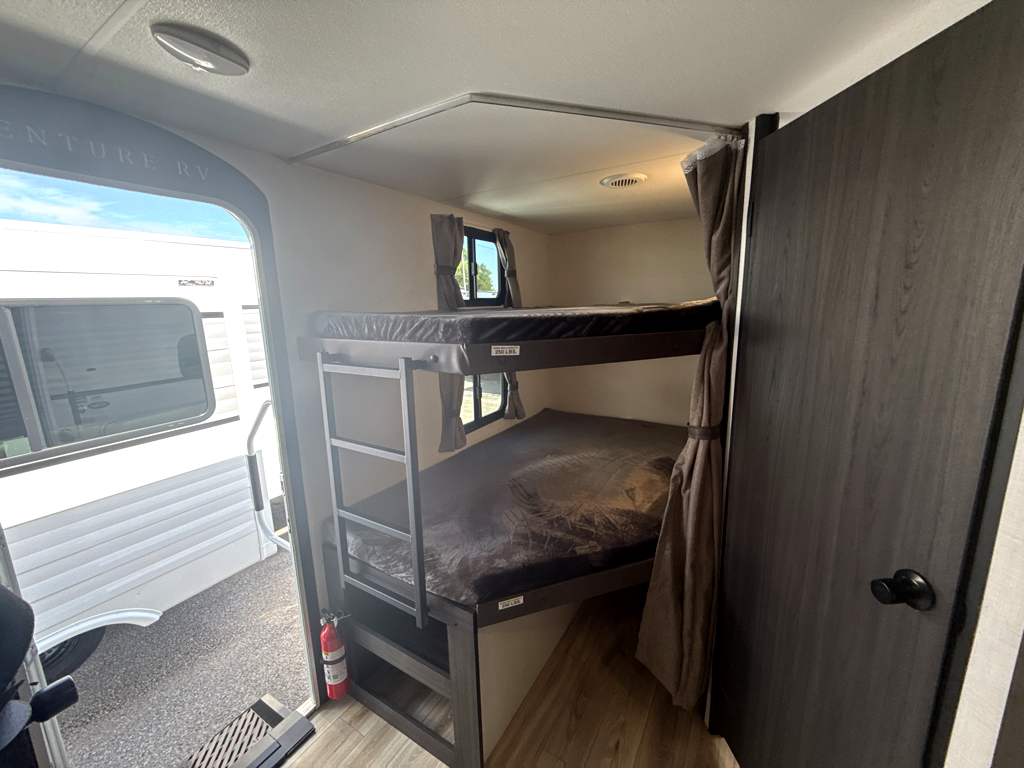 2027 VENTURE RV SIENNA 271VBH - Image 24