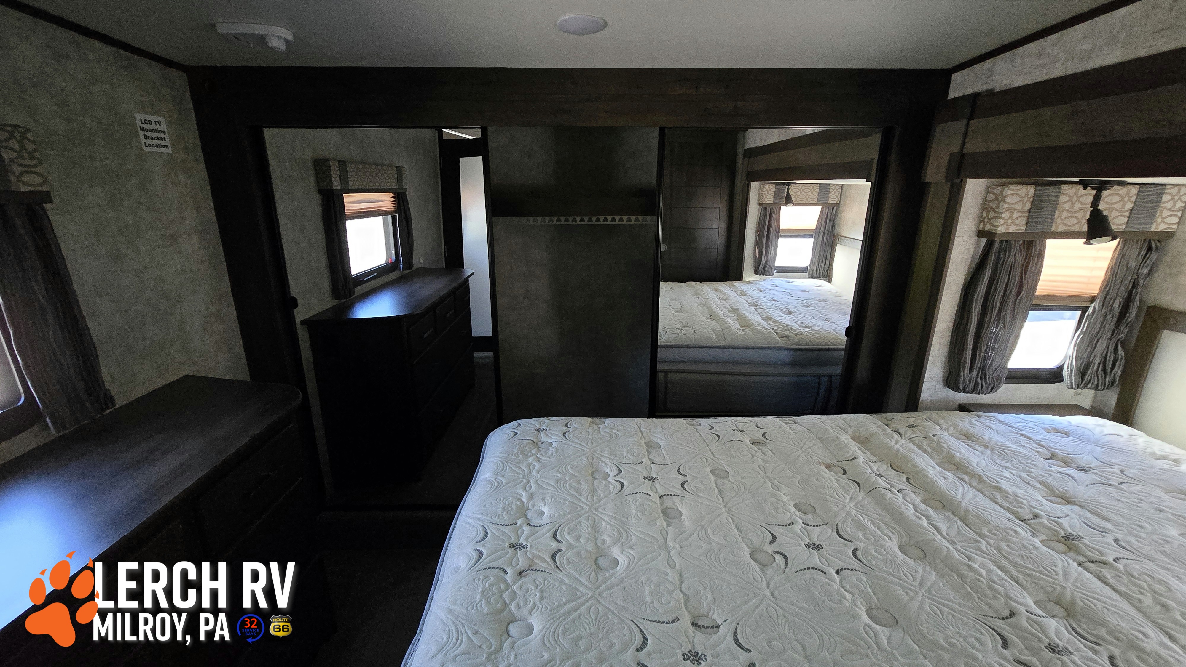 2017 Highland Ridge Roamer RT340FLR - Image 27