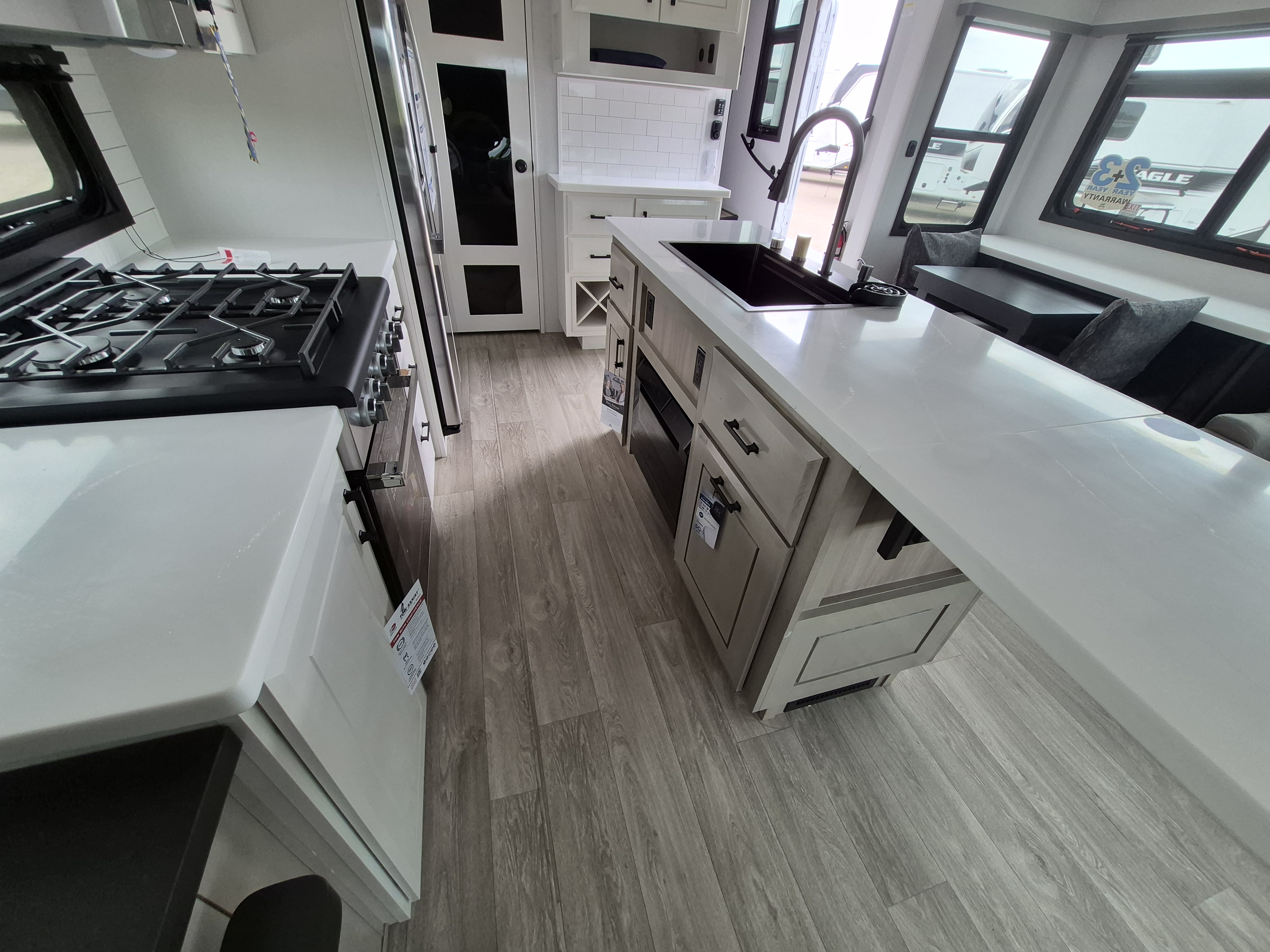 2027 JAYCO PINNACLE 32RLTS - Image 16