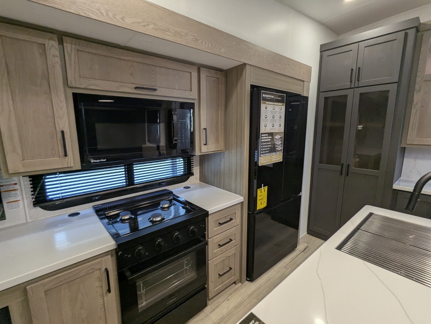 2026 Forest River Rockwood Signature R361RLS - Image 27