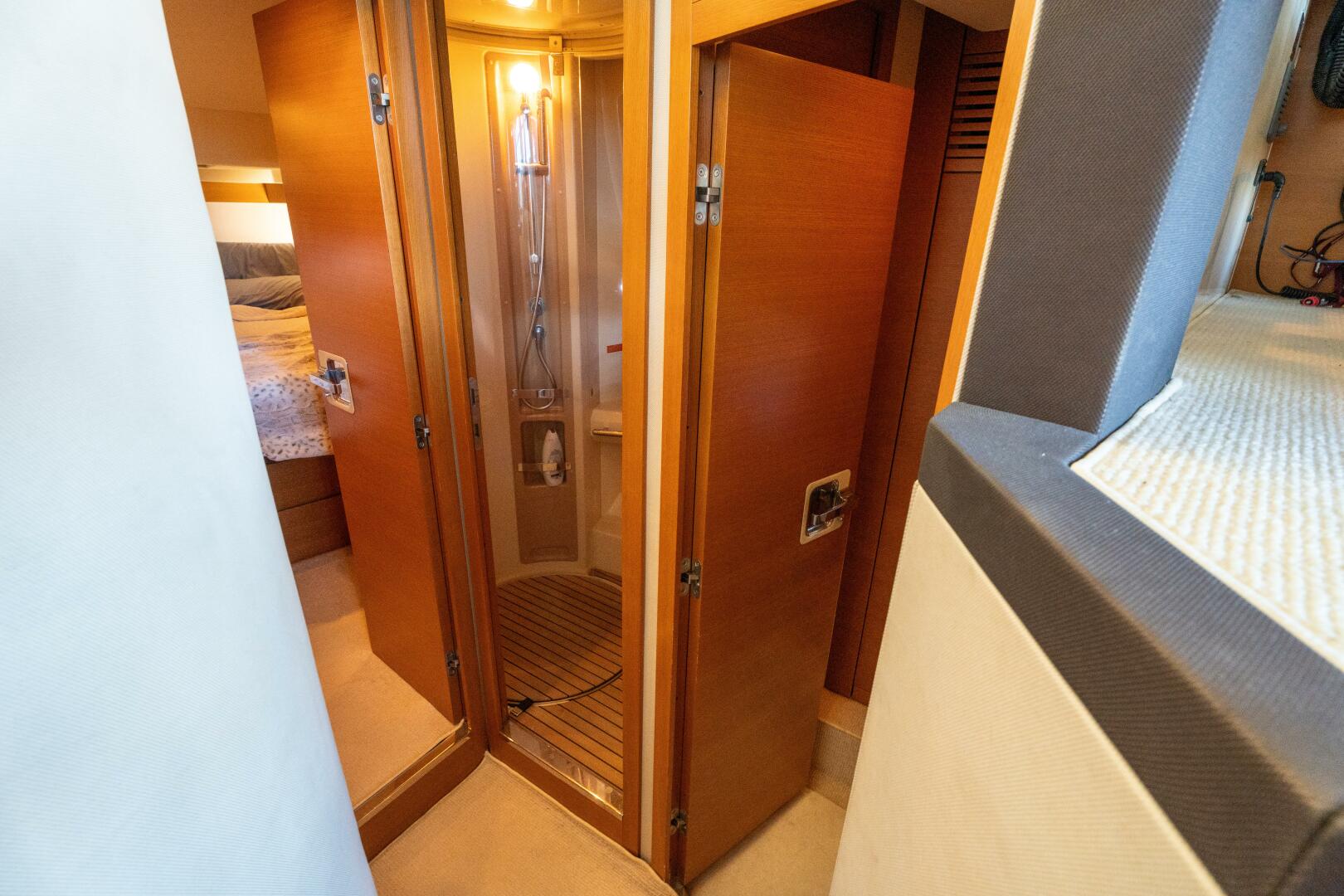 2013 Azimut 40 Flybridge - Image 20