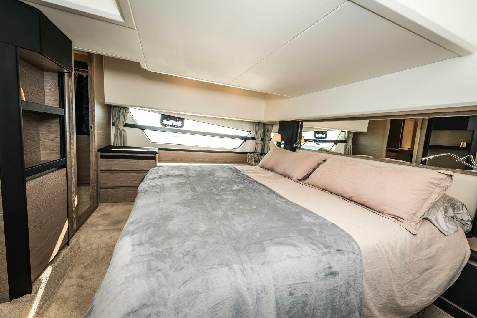 2024 Greenline 45 Coupe HYBRID - Image 13