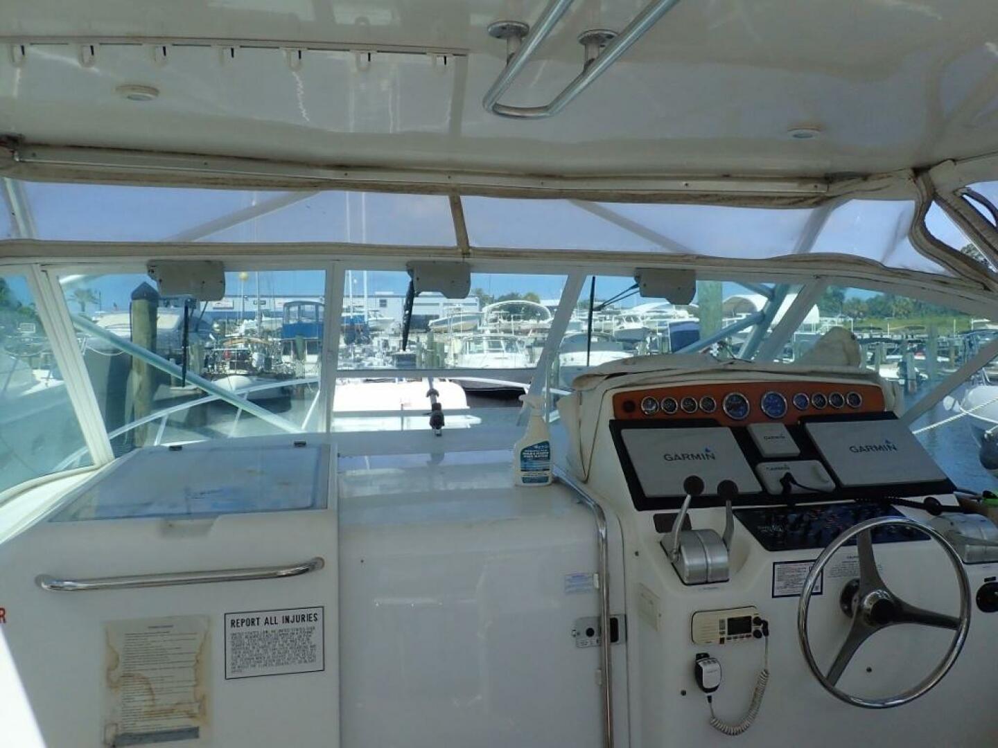 2000 Cabo 35 Express - Image 10