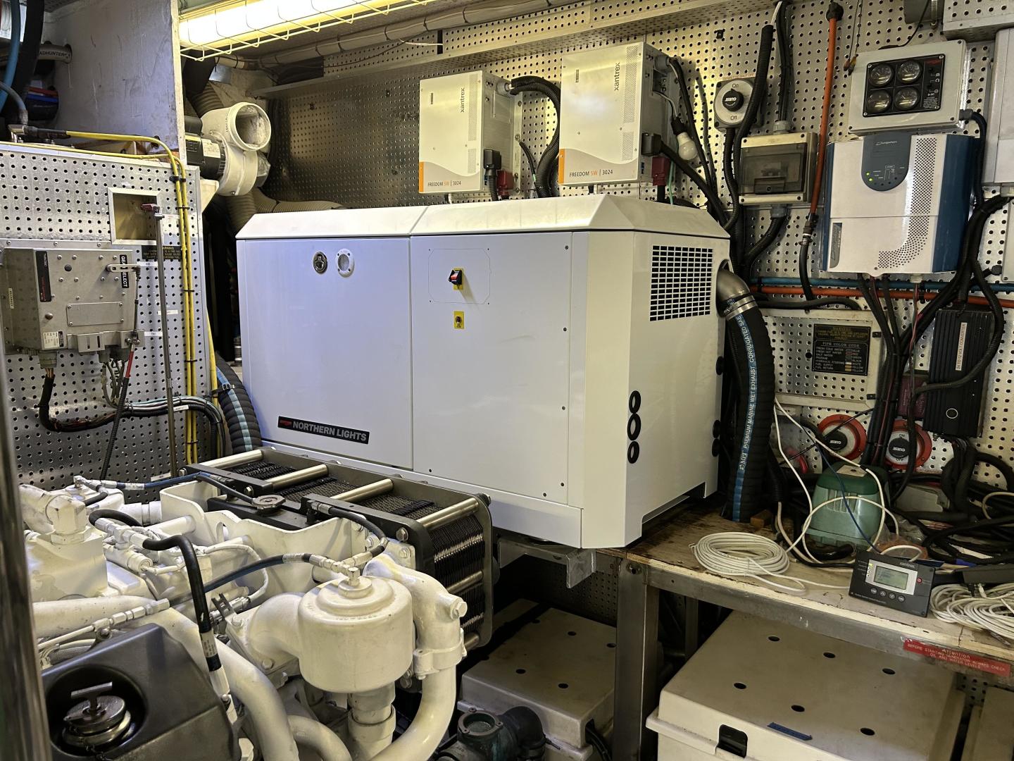 2002 President 100 Motor Yacht - Image 33
