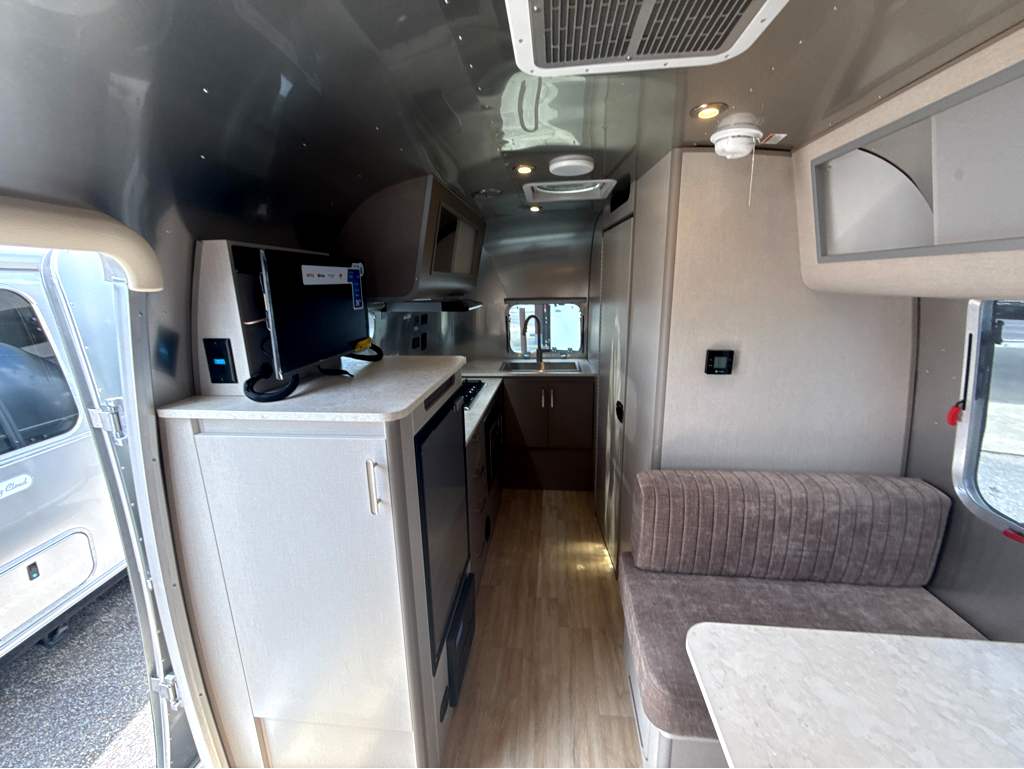 2026 AIRSTREAM CARAVEL 20FB - Image 12